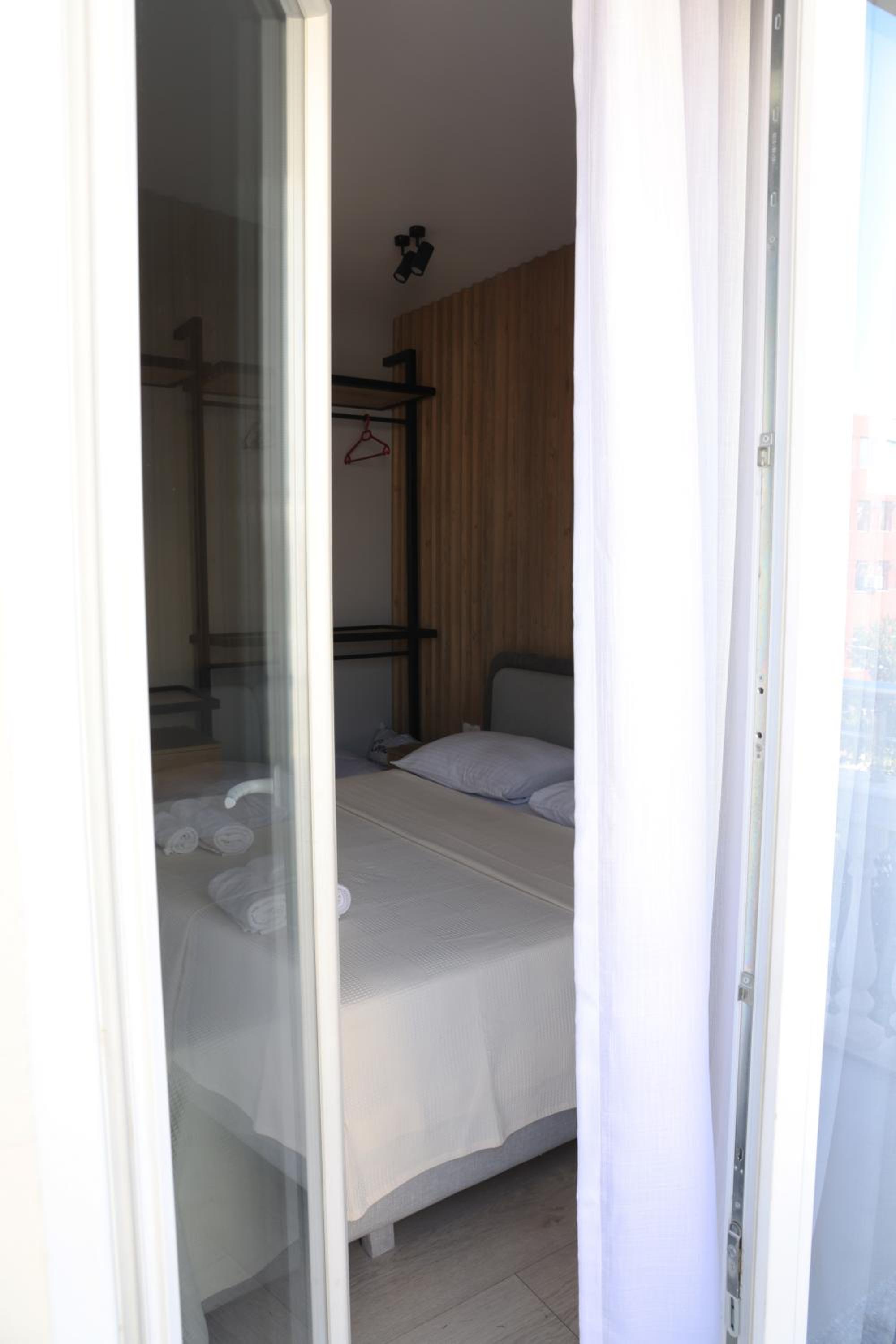 Deluxe Double Room with Balcony photo 2