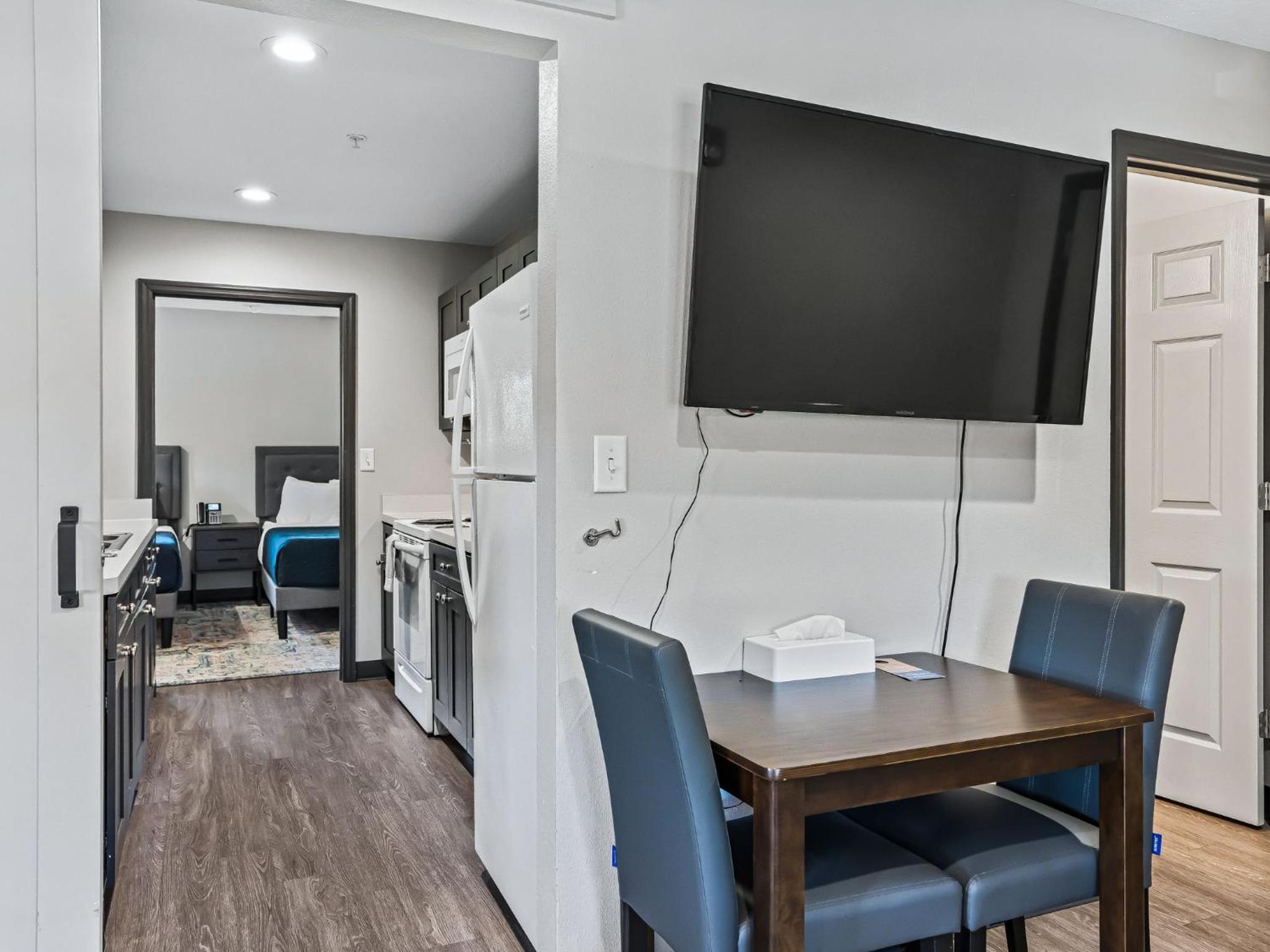Suite with Two Queen Beds - Non-Smoking - Photo 17