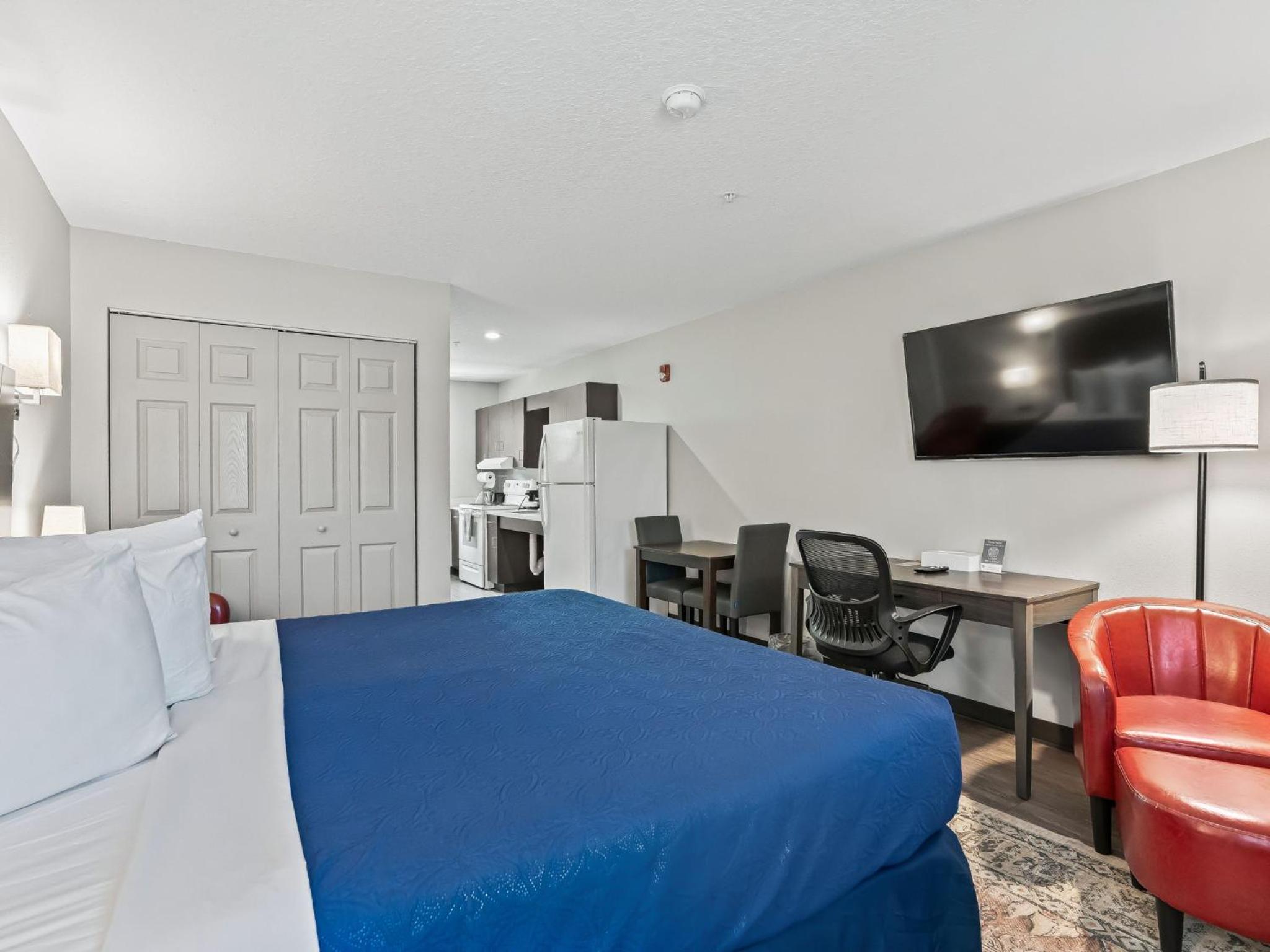 King Suite - Non-Smoking - Photo 17