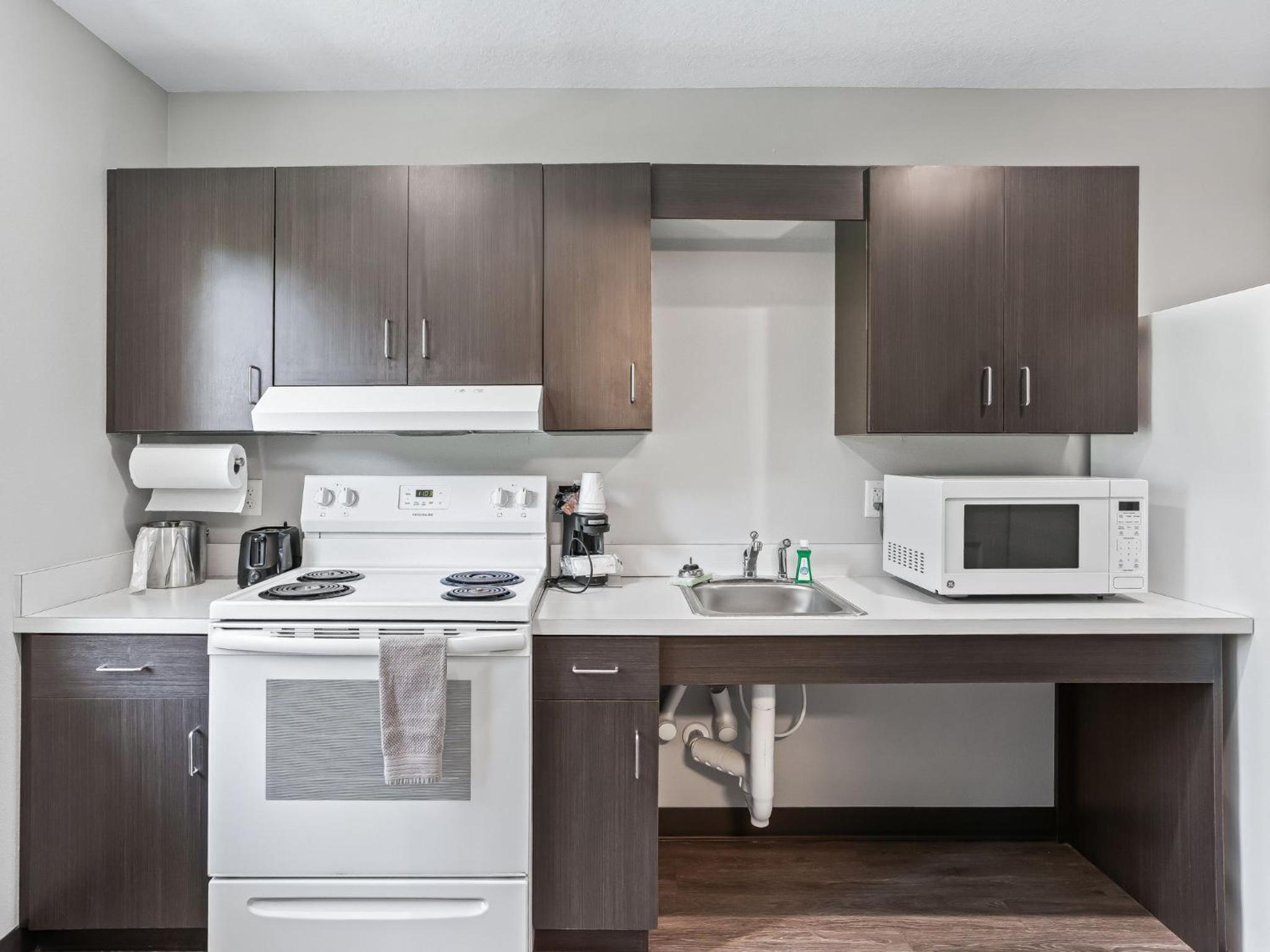King Suite with Roll-in Shower - Mobility Accessible/Non-Smoking - Photo 15