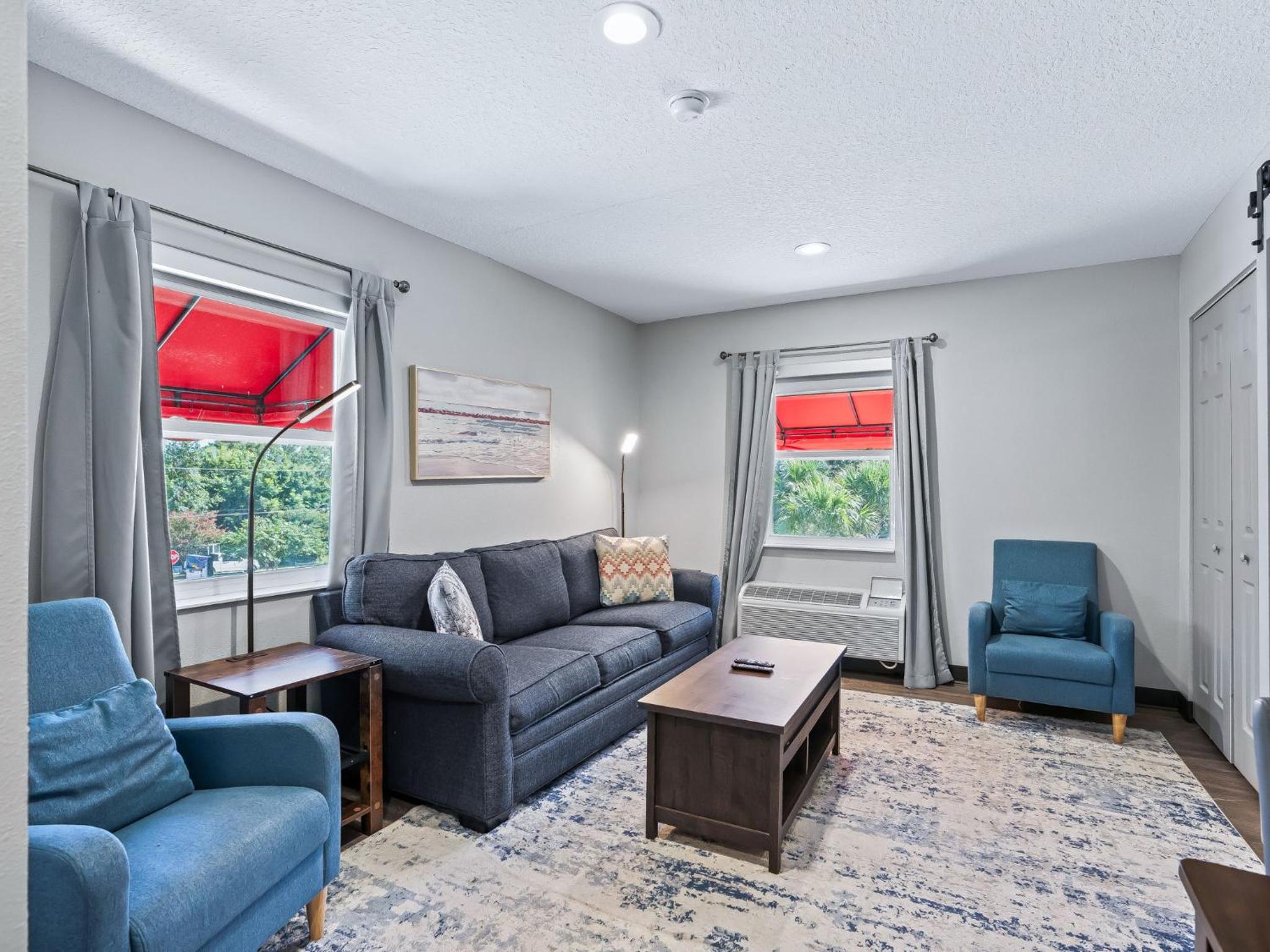 One-Bedroom Suite with Two Queen Beds and Living Room - Non-Smoking - Photo 26