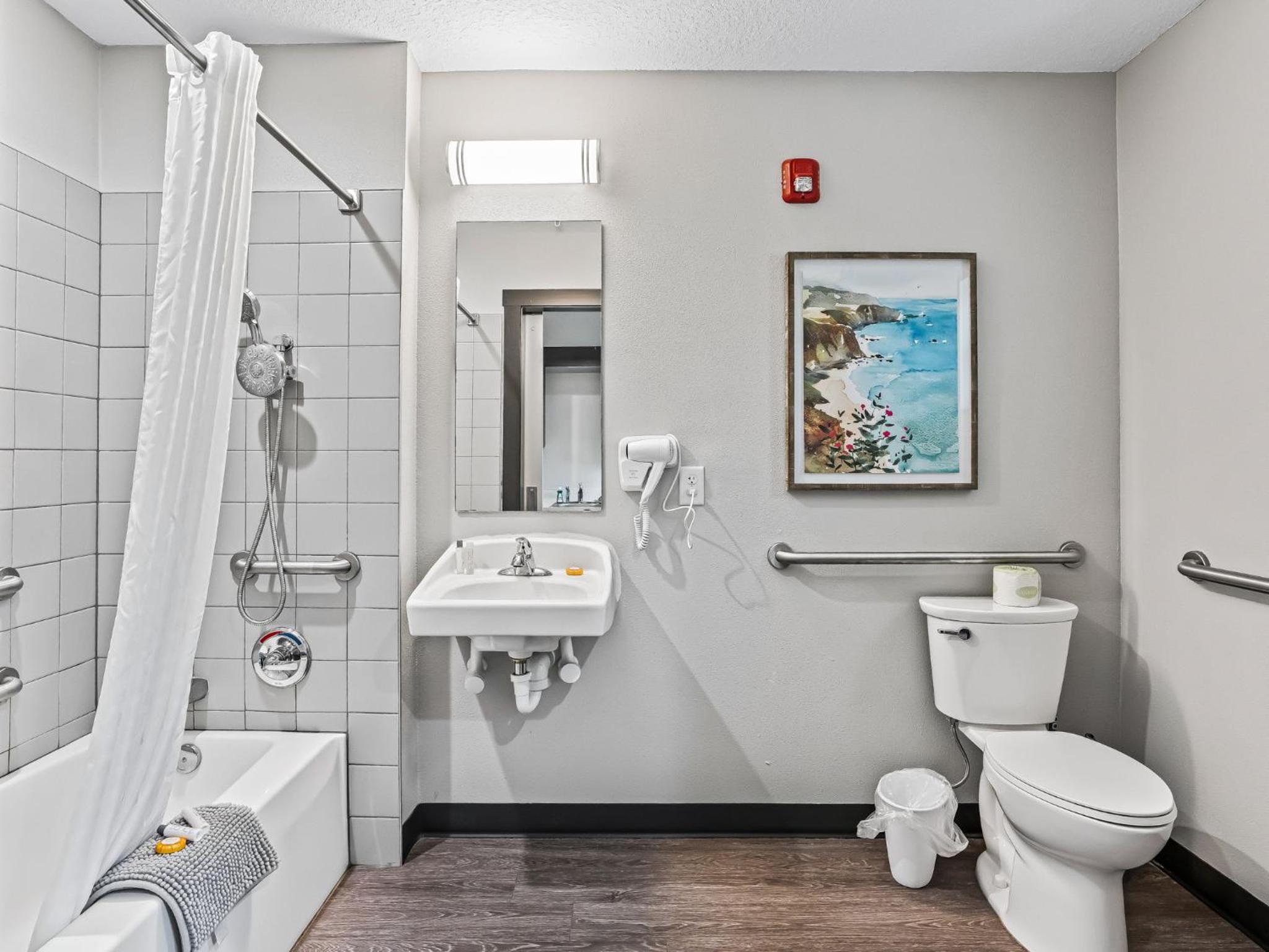 King Suite with Roll-in Shower - Mobility Accessible/Non-Smoking - Photo 14