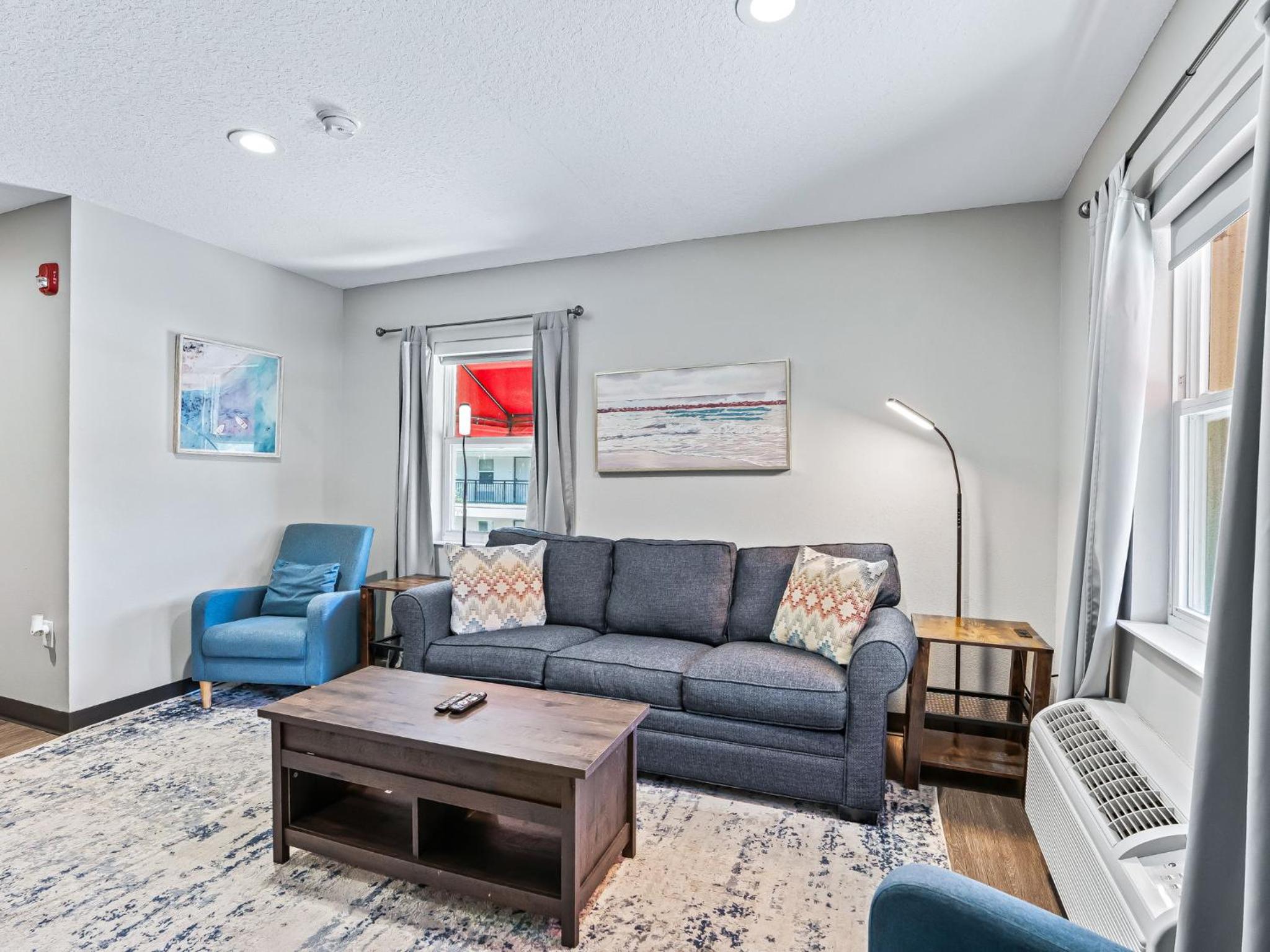 One-Bedroom Suite with Two Queen Beds and Living Room - Non-Smoking - Photo 17