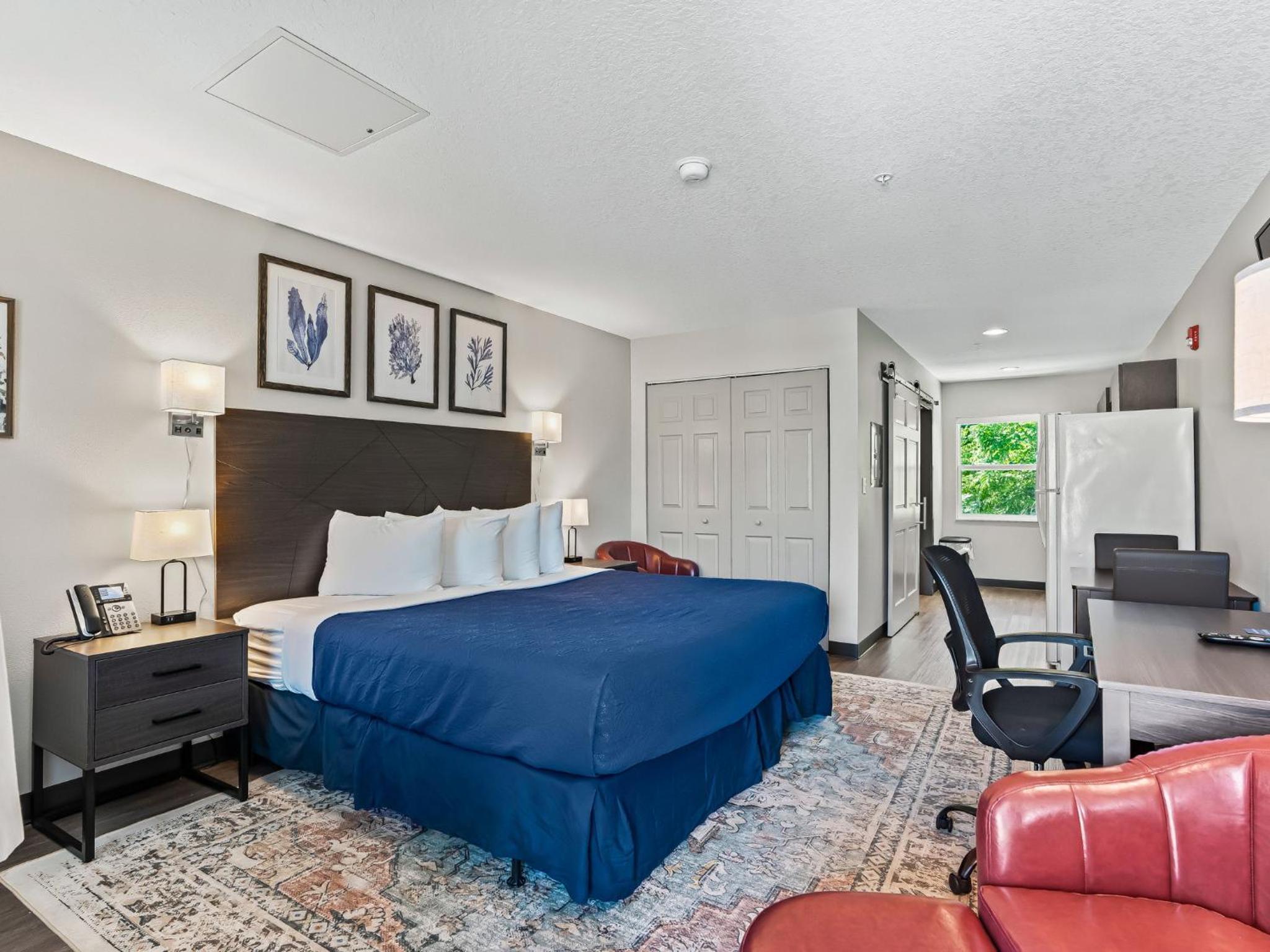 King Suite - Non-Smoking - Photo 13