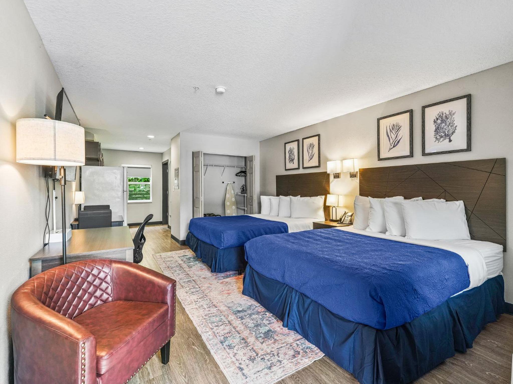 Suite with Two Queen Beds - Non-Smoking - Photo 13