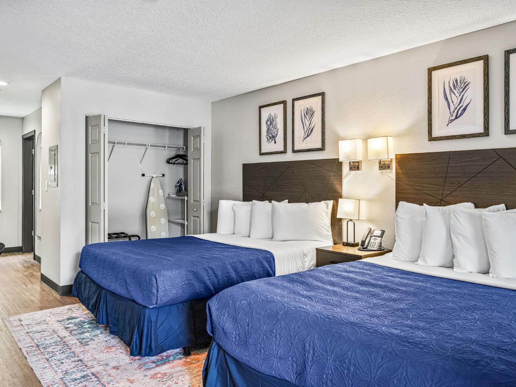 Suite with Two Queen Beds - Non-Smoking - Photo 14