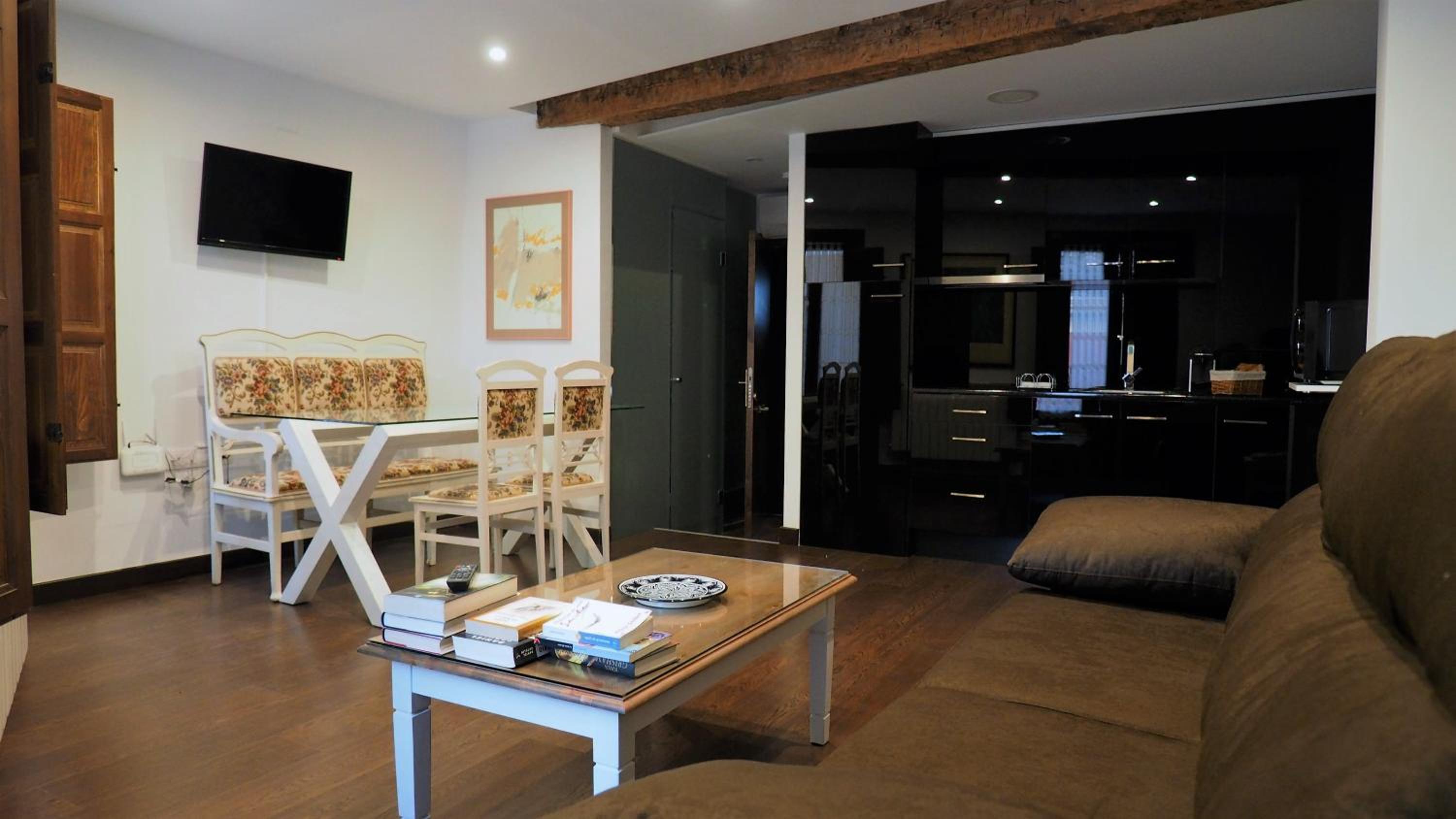 One-Bedroom Apartment - Photo 1