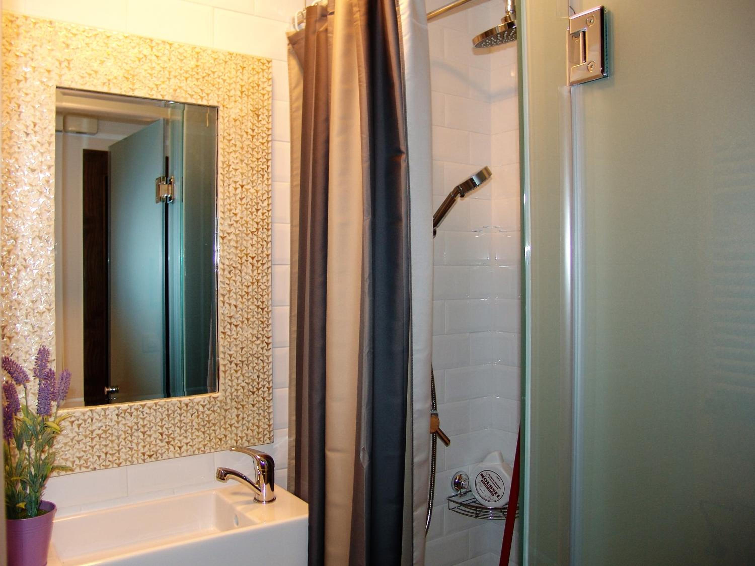 One-Bedroom Apartment - Photo 4