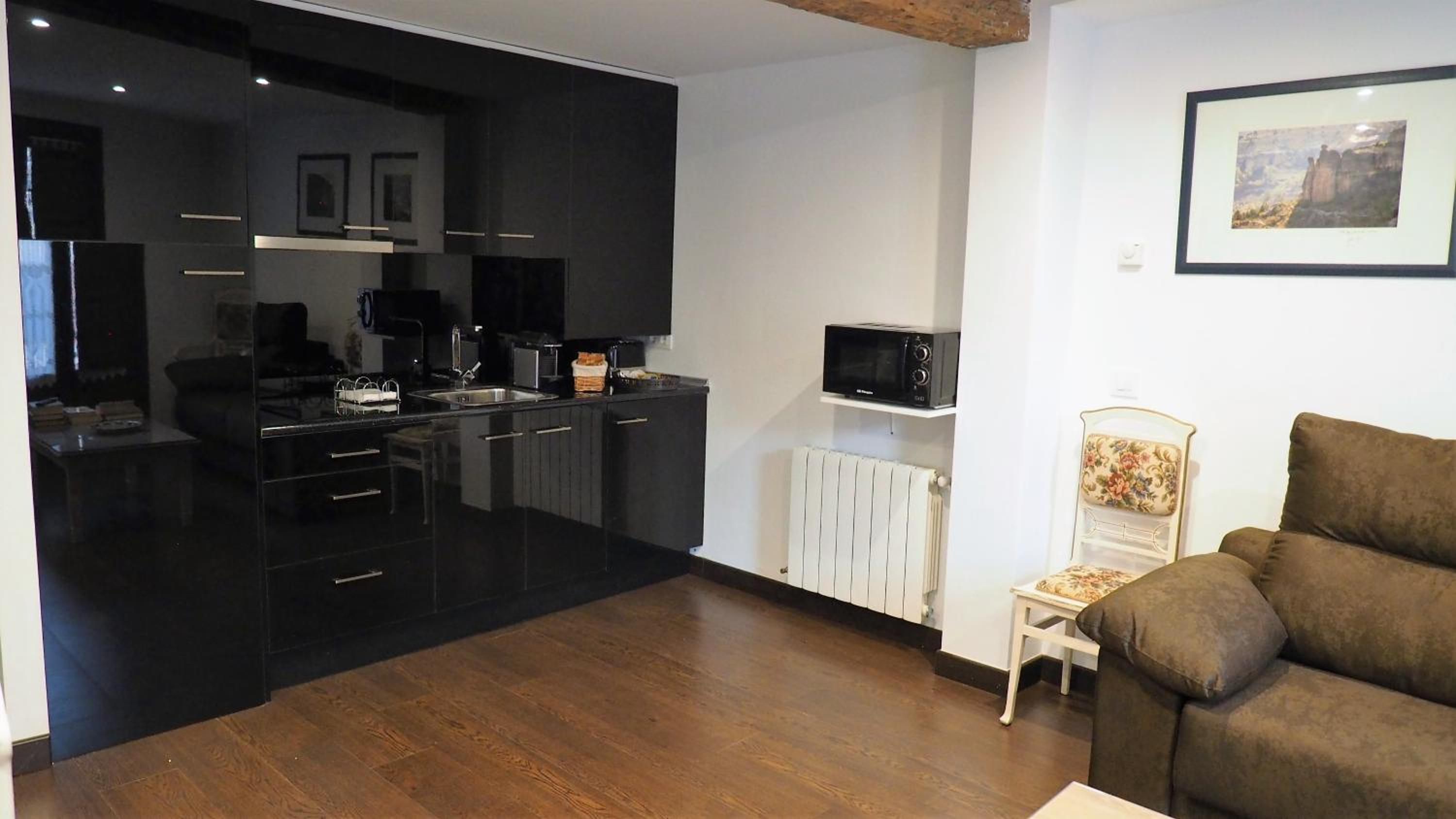 One-Bedroom Apartment - Photo 6