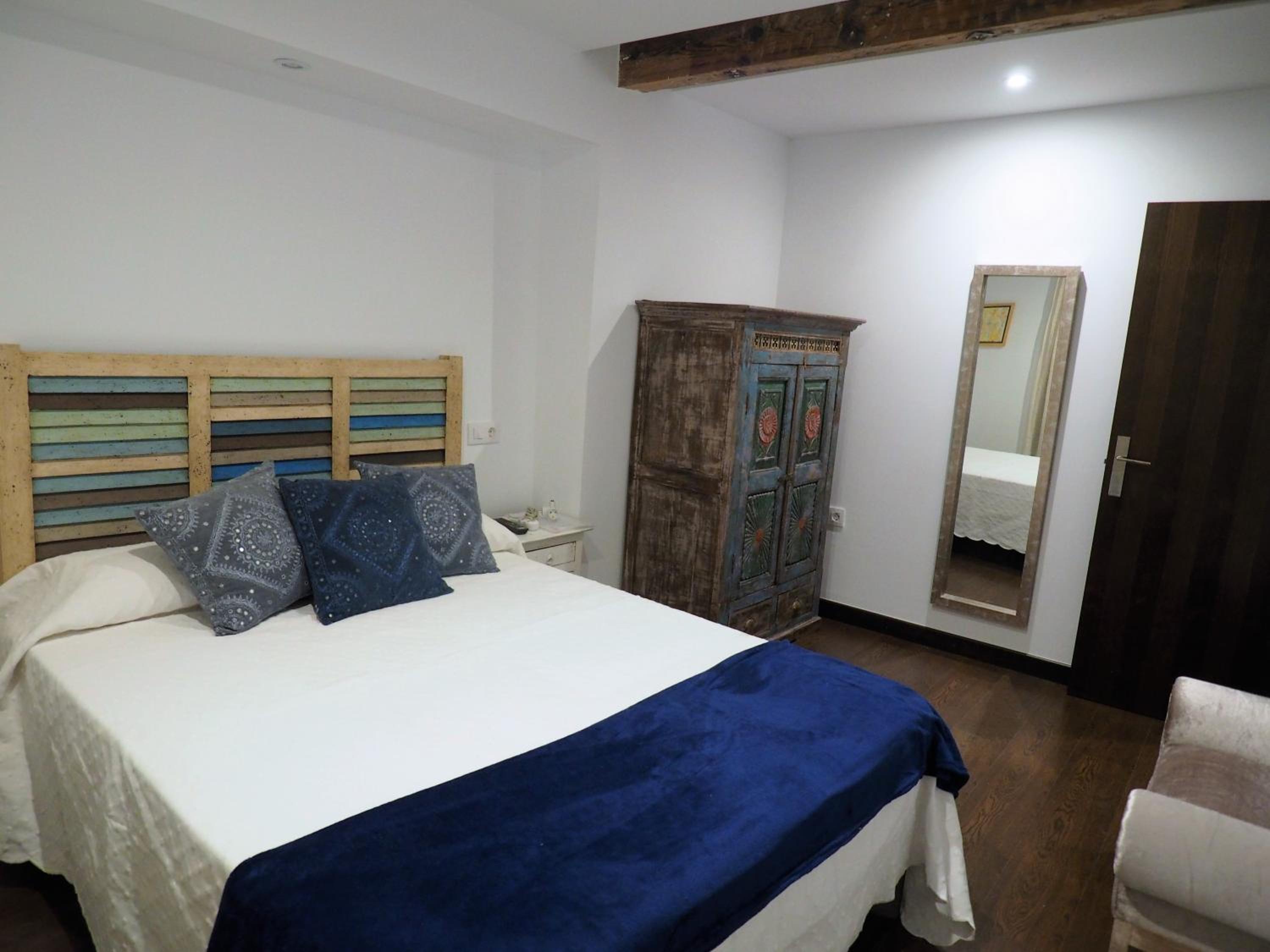 One-Bedroom Apartment - Photo 10