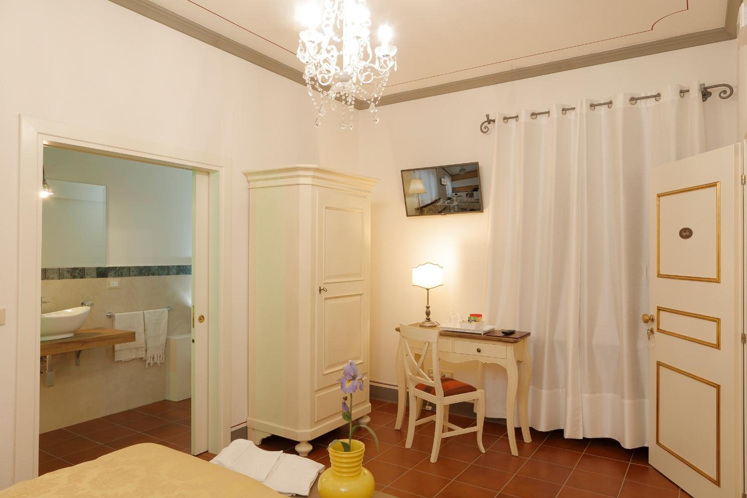 Double Room with Private Bathroom photo 3
