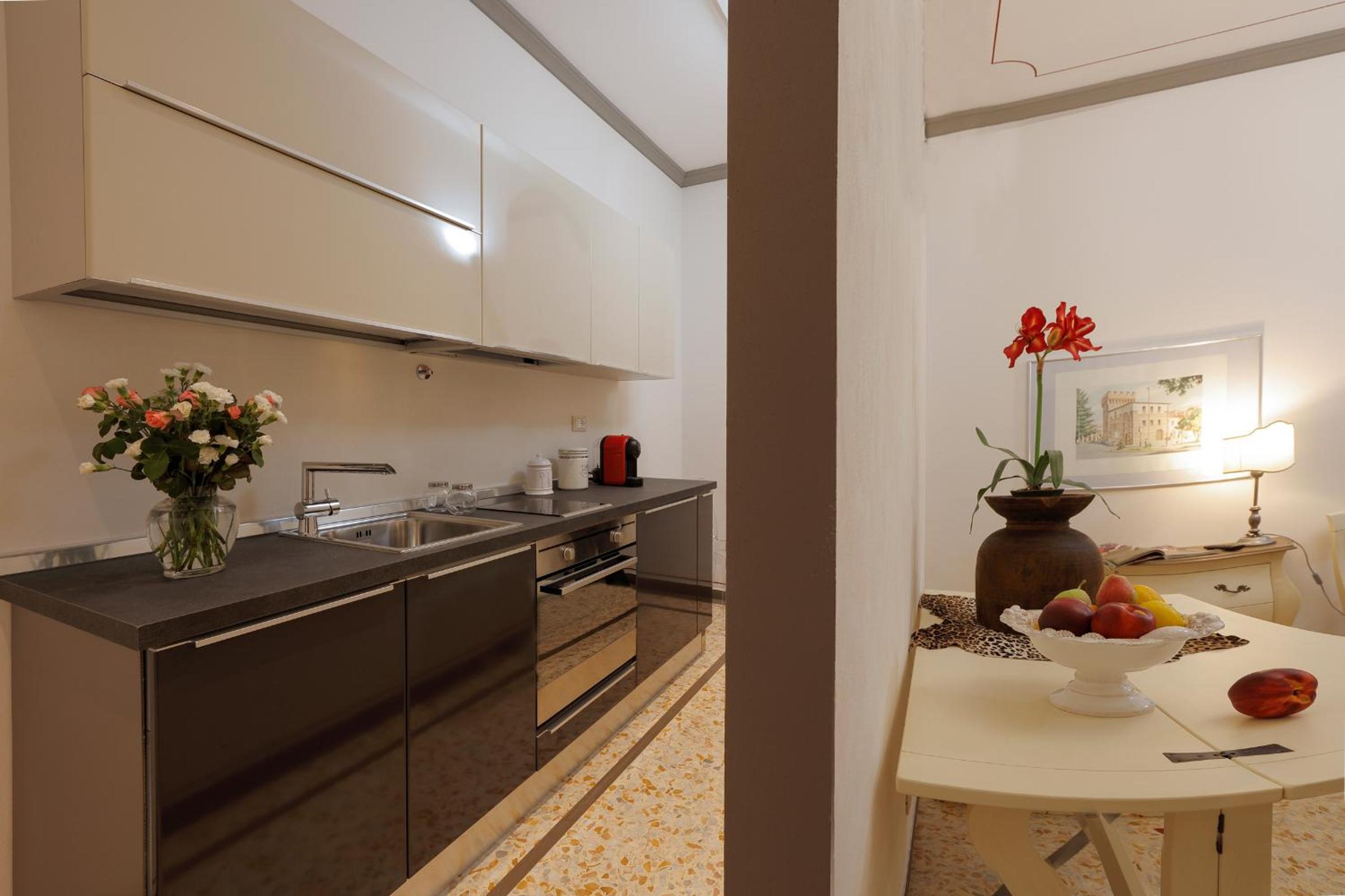 Superior Quadruple Room - Photo 9