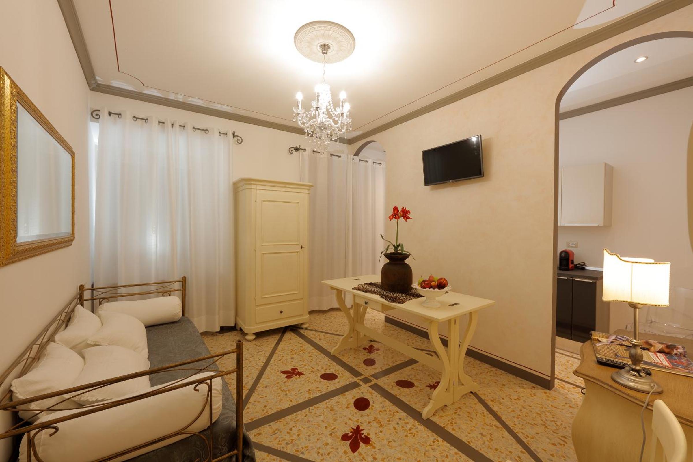 Superior Quadruple Room - Photo 5
