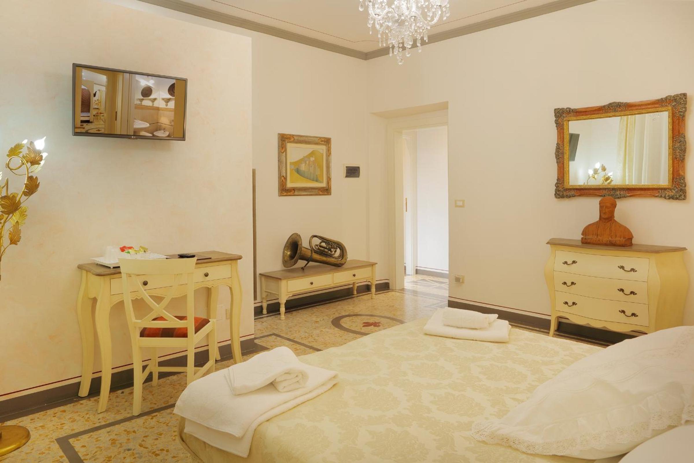 Superior Double or Twin Room - Photo 5