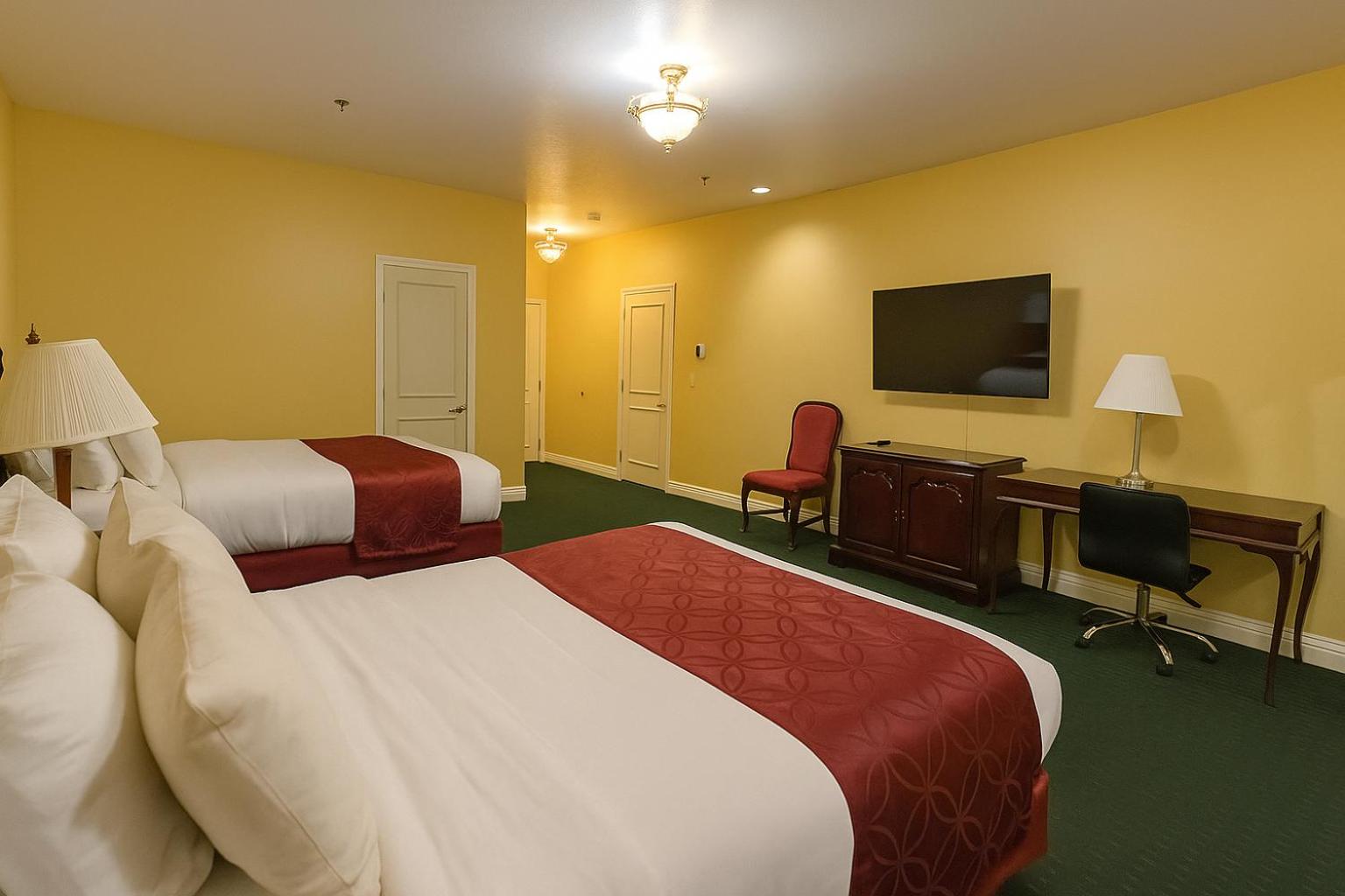 Queen Room with Two Queen Beds - Disability Access photo 1