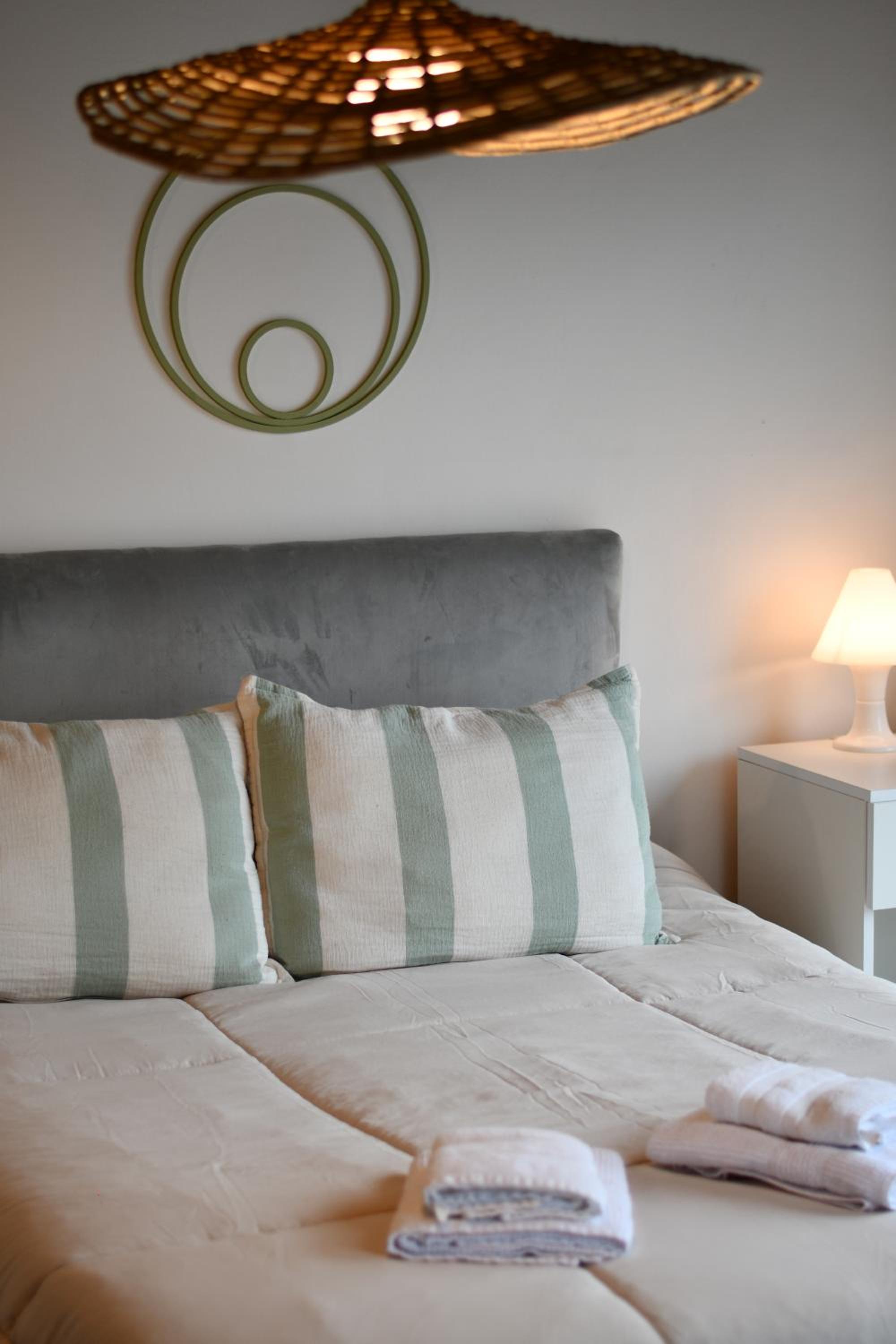 Deluxe One-Bedroom Apartment