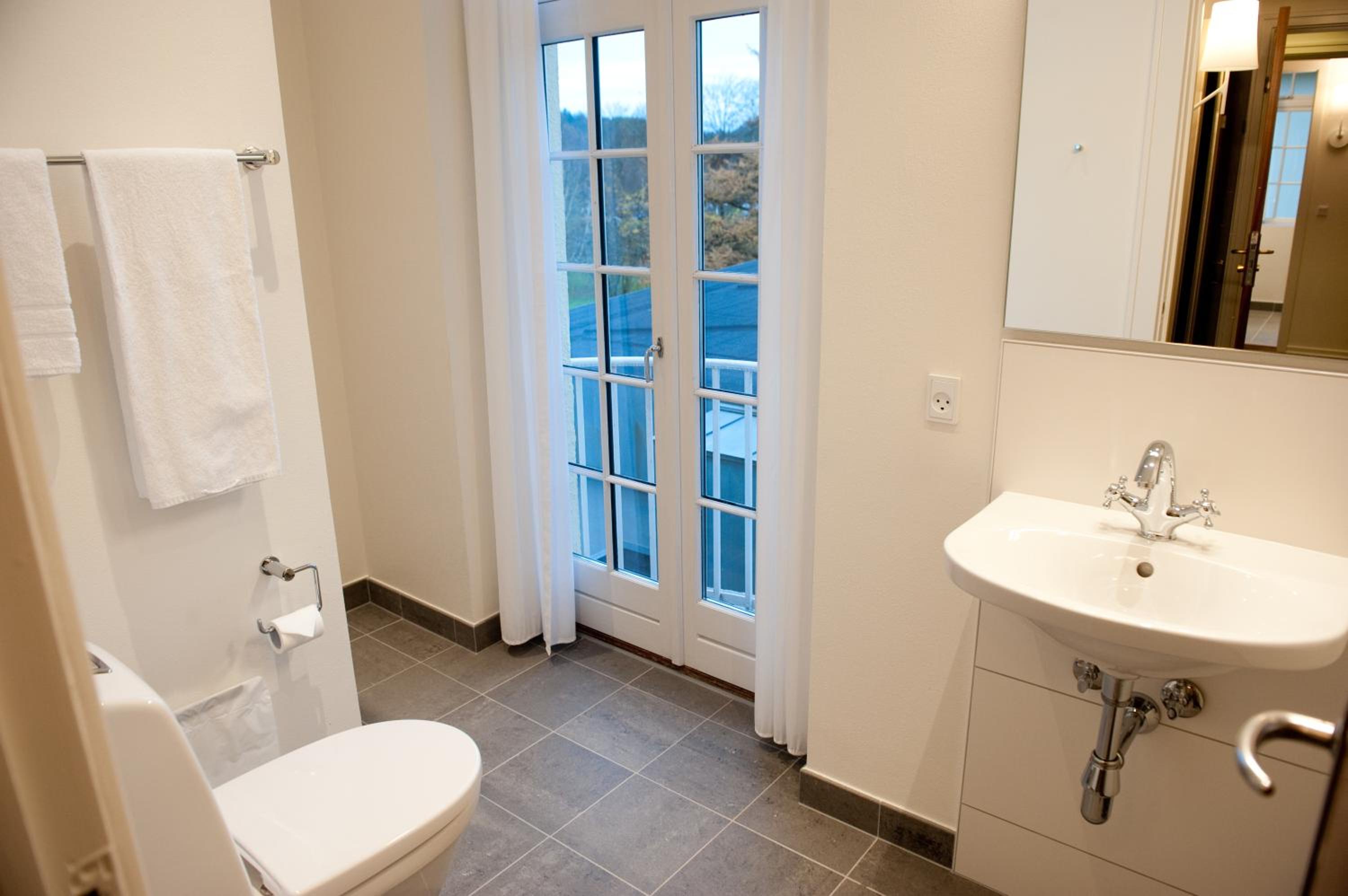 Twin Room - Photo 11