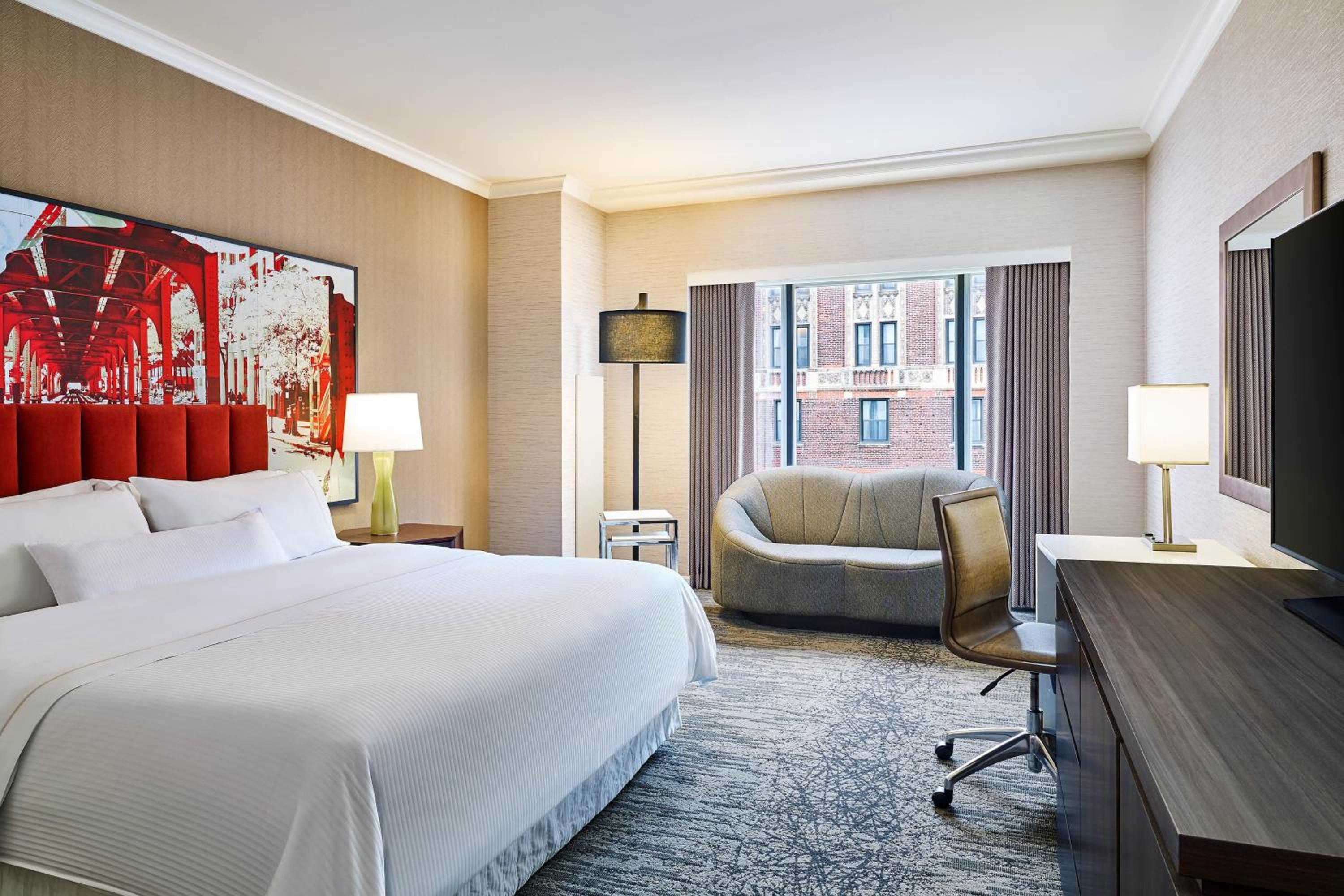 Spacious King Room - Hearing Accessible - Photo 1
