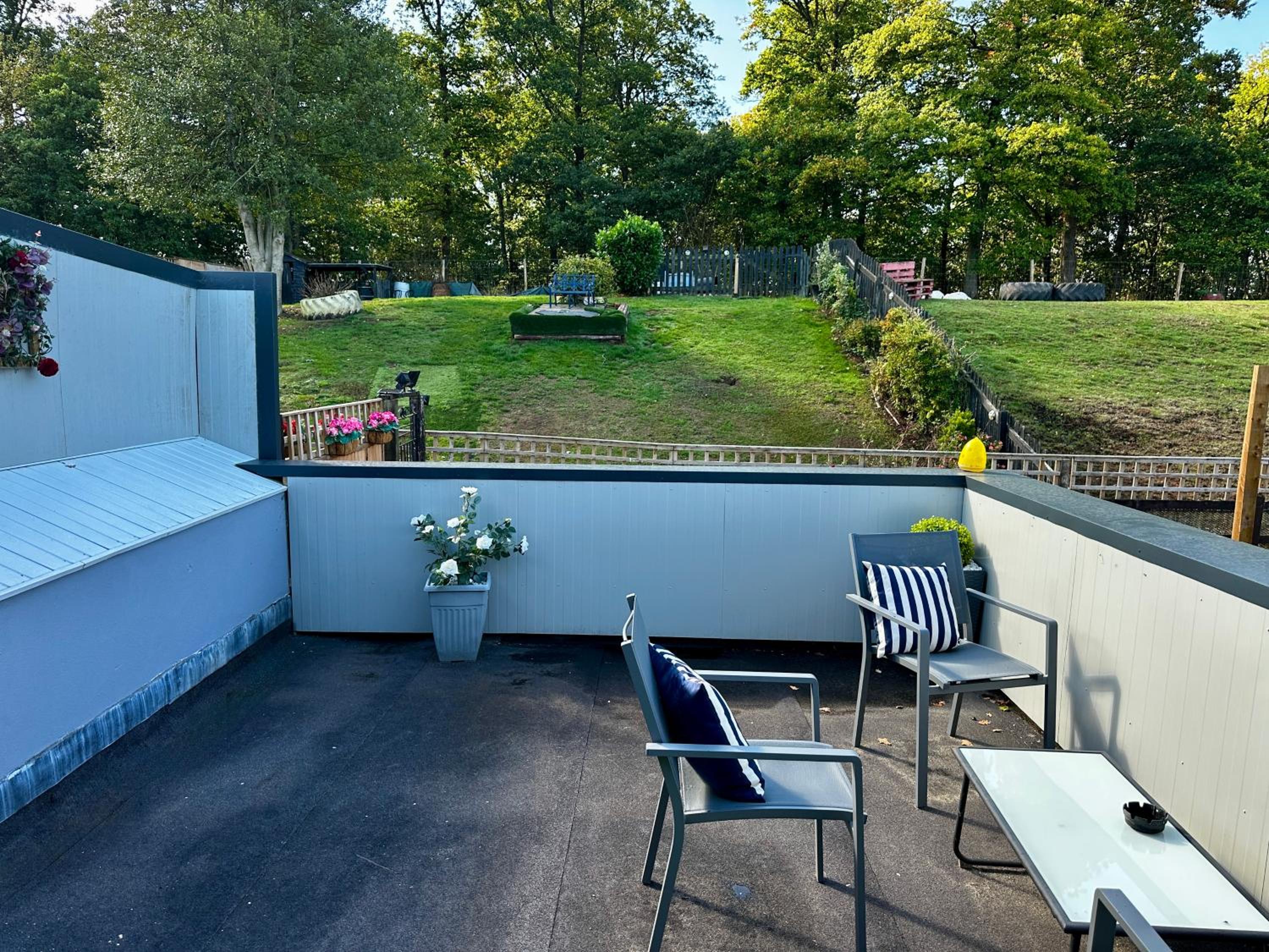 Double Room with Balcony - Photo 7