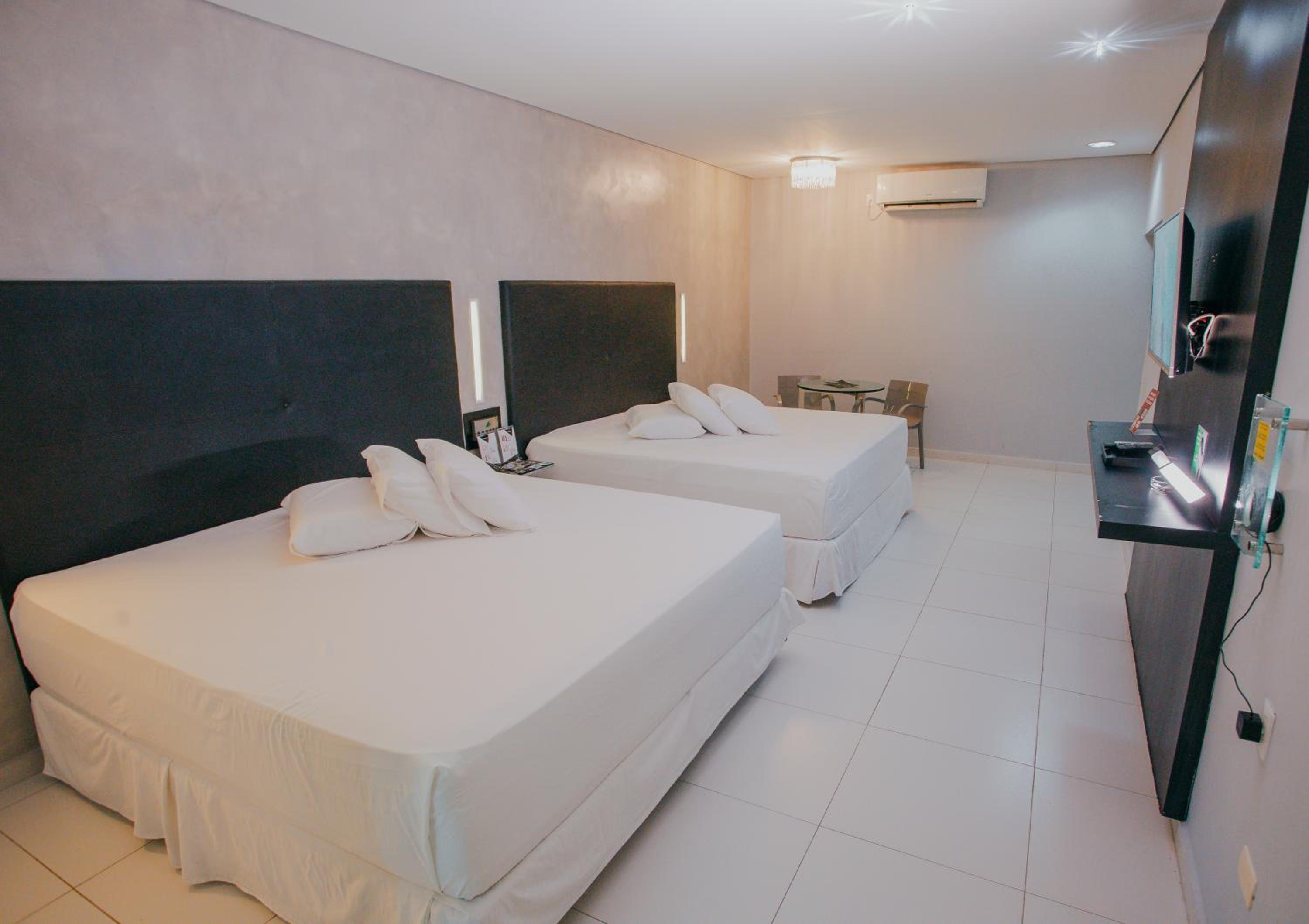 Deluxe Suite with Spa Bath photo 3