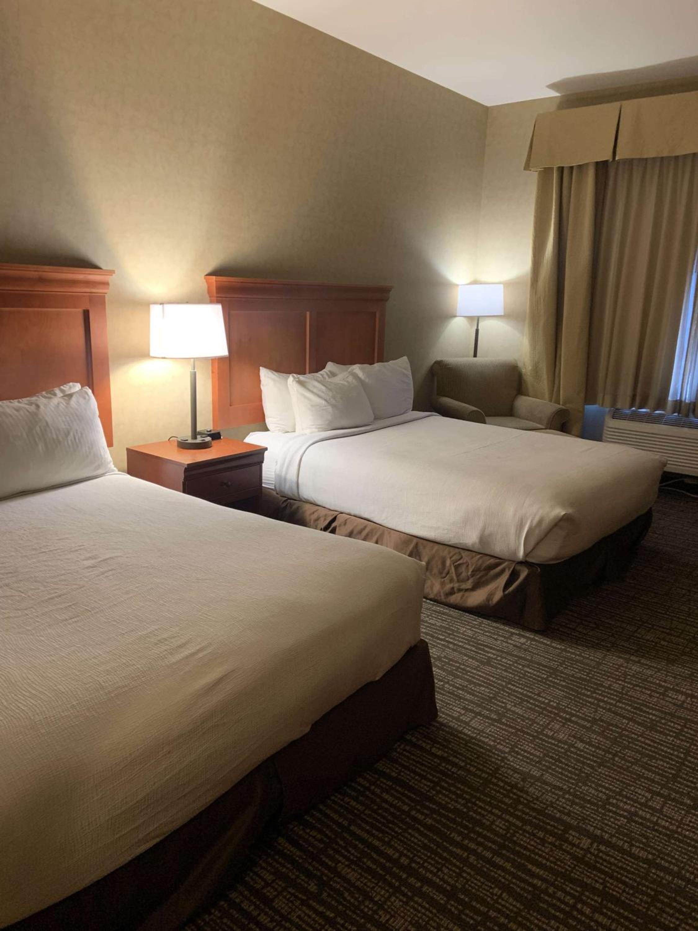 Queen Room with Two Queen Beds and Bath Tub - Disability Access/Non-Smoking  - Photo 1