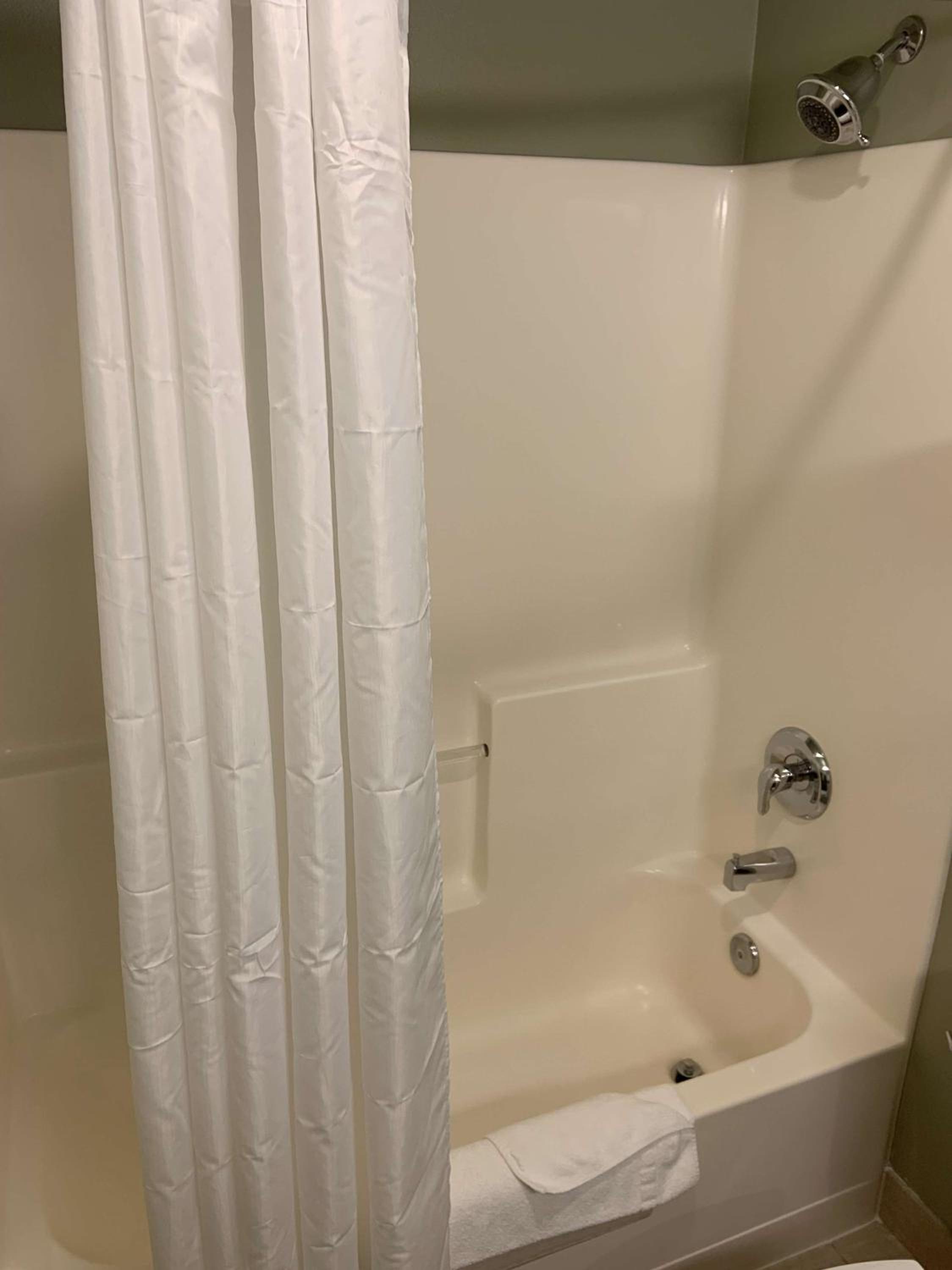 Queen Room with Two Queen Beds - Pet Friendly/Non-Smoking - Photo 2