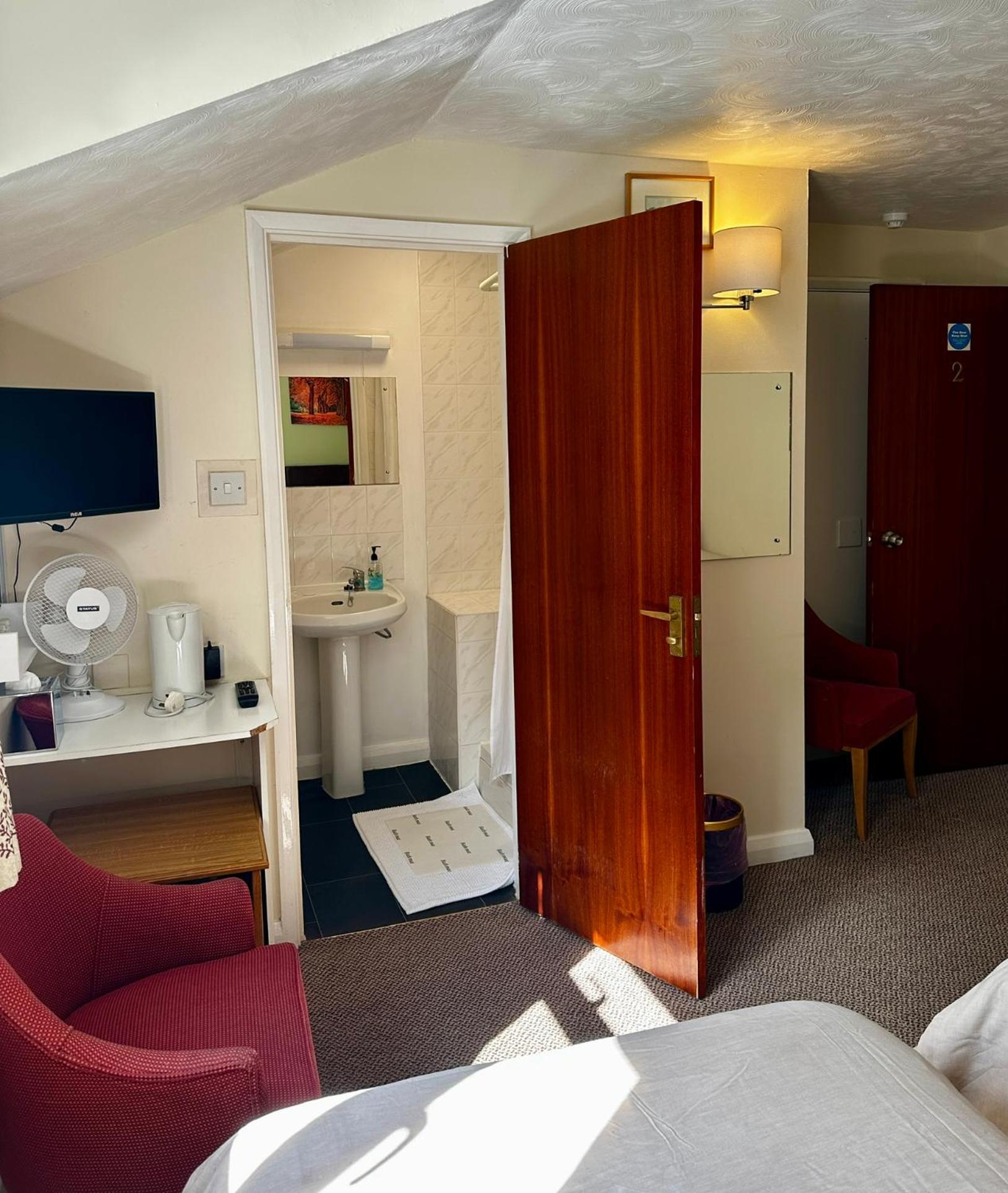 Comfort Triple Room with Shower - Photo 8