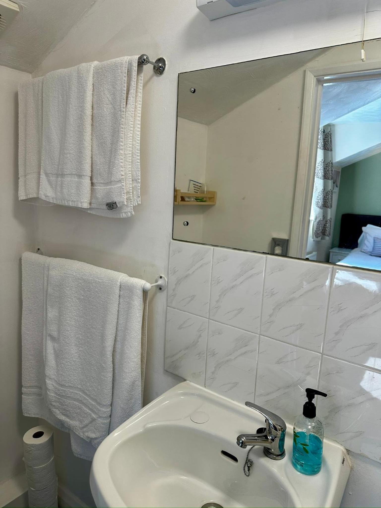 Comfort Triple Room with Shower - Photo 9