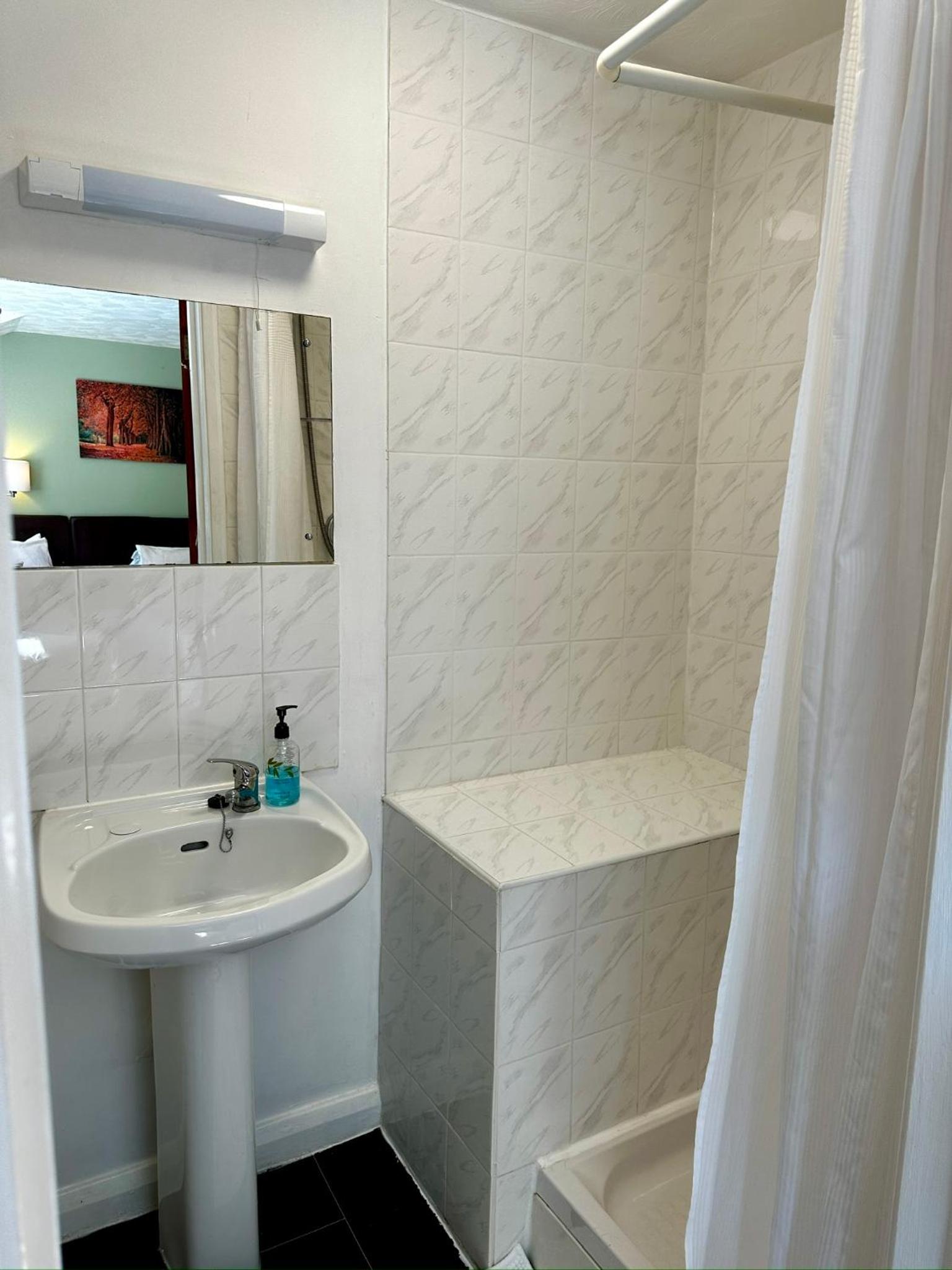 Comfort Triple Room with Shower - Photo 10