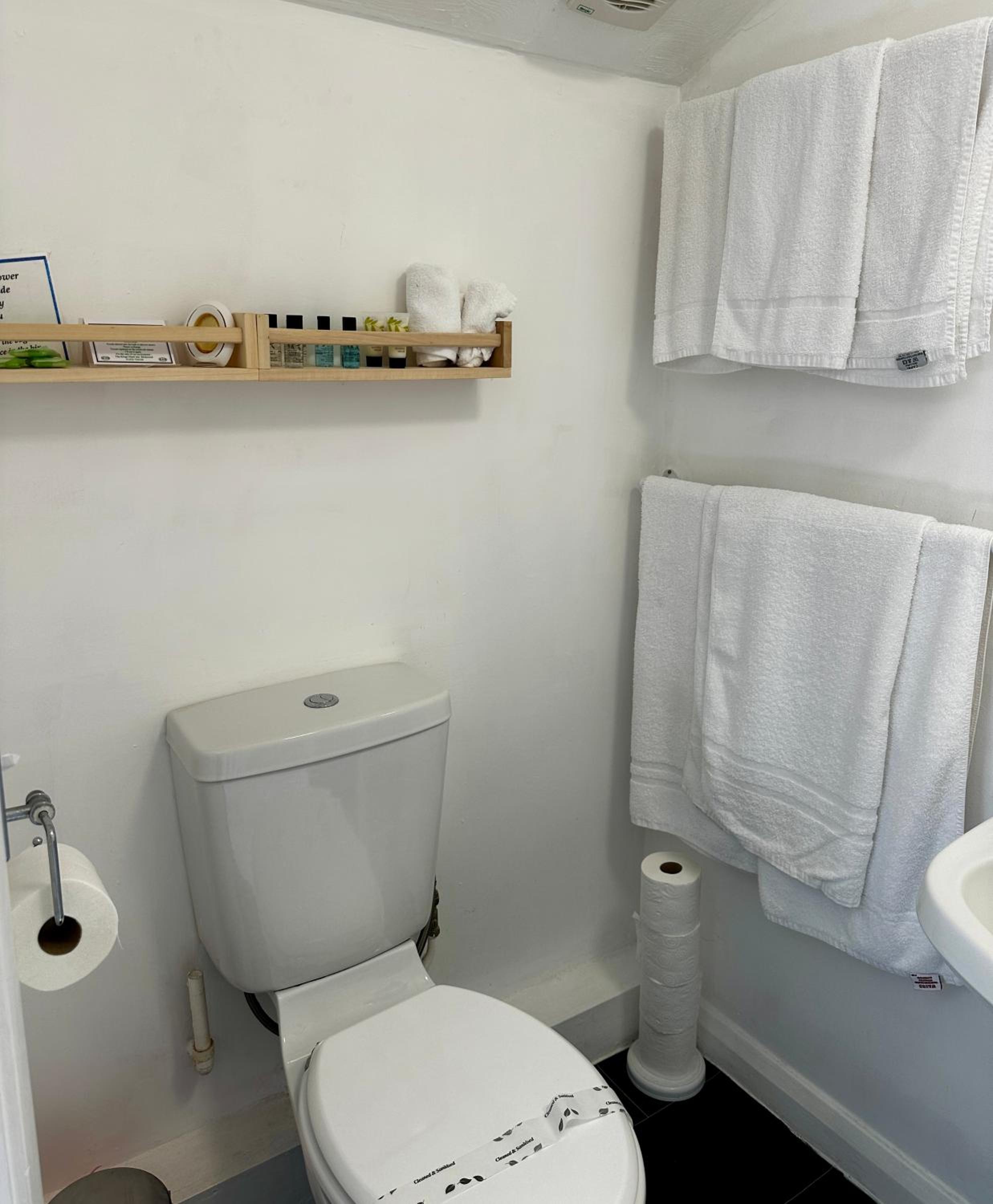 Comfort Triple Room with Shower - Photo 2