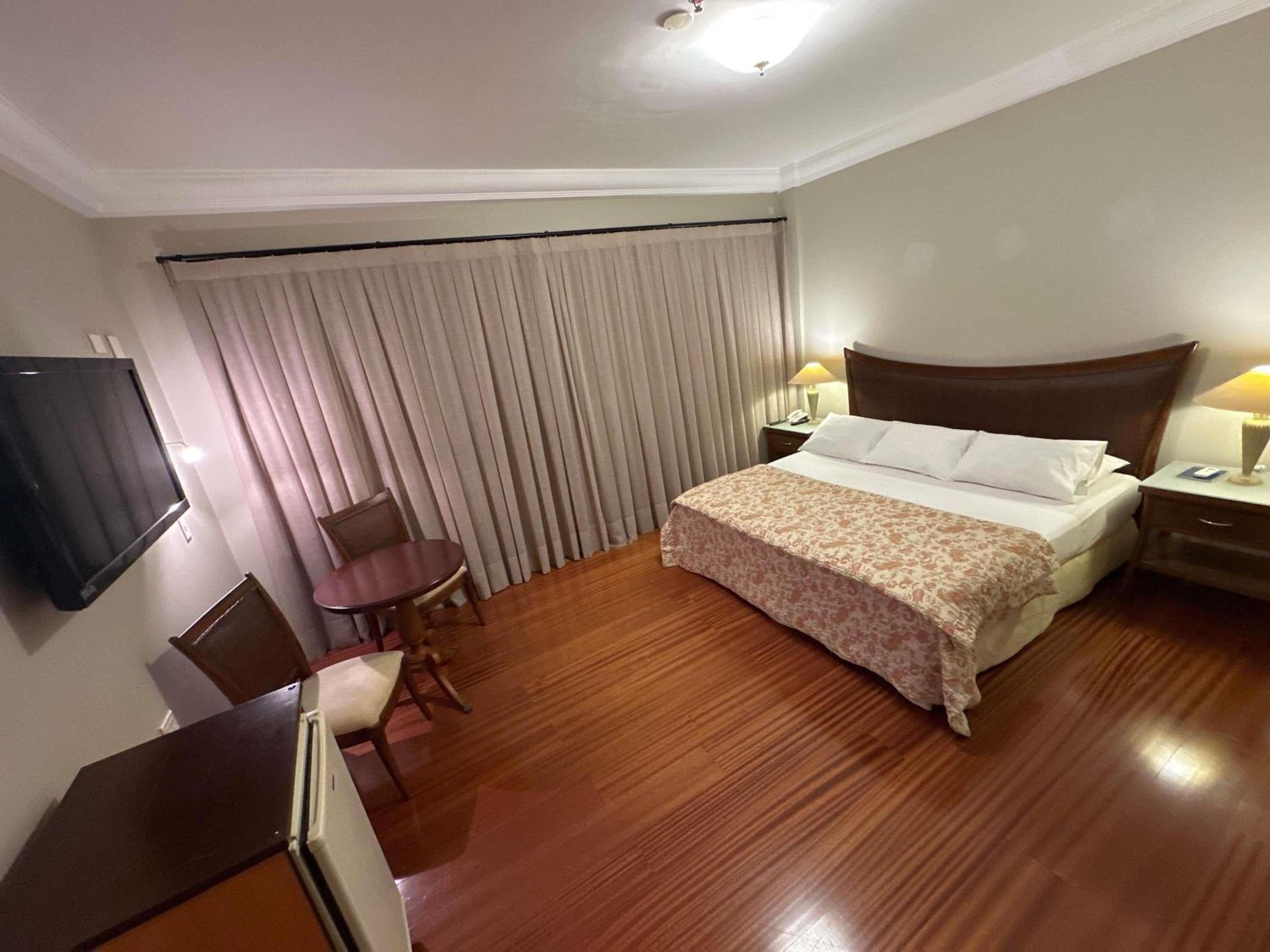 Luxury Suite with One King Bed photo 2