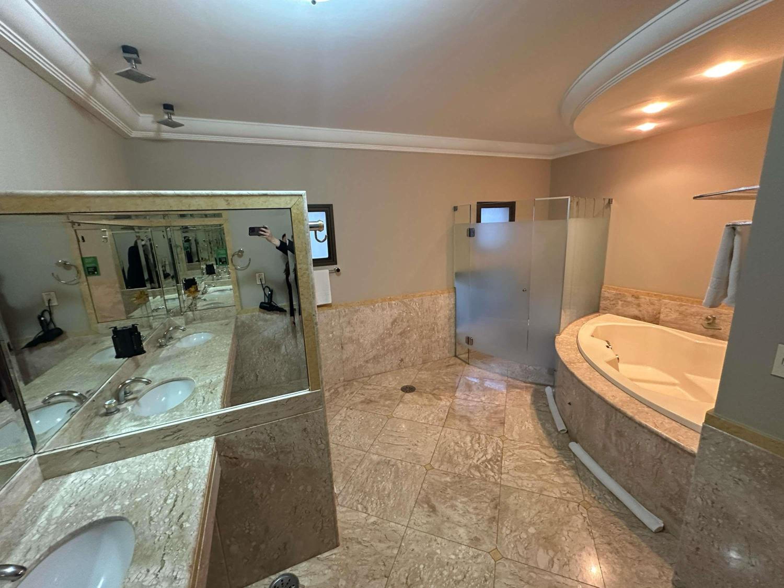 Luxury Suite with One King Bed photo 3