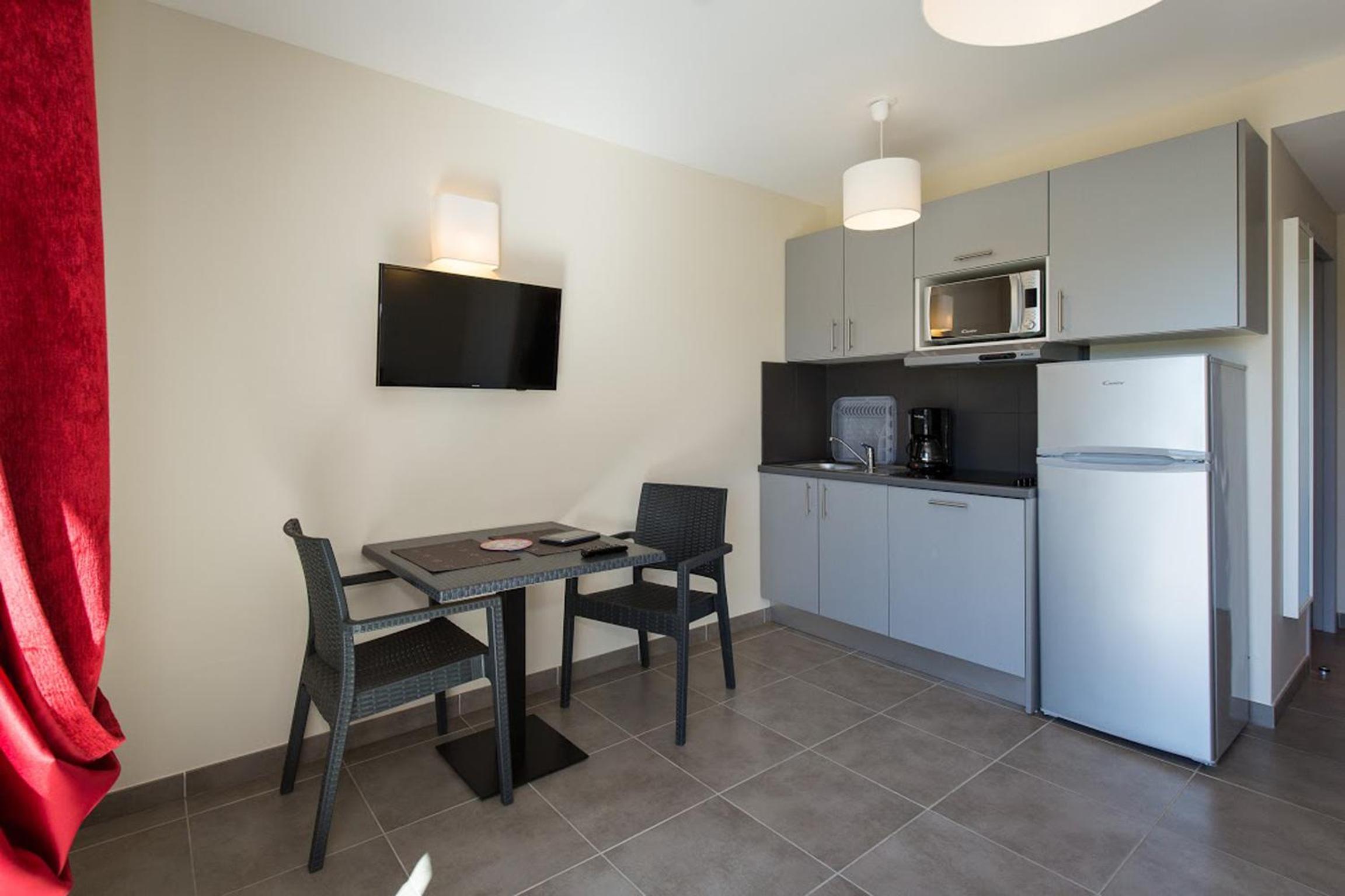 One-Bedroom Apartment (4 Adults) - Photo 4