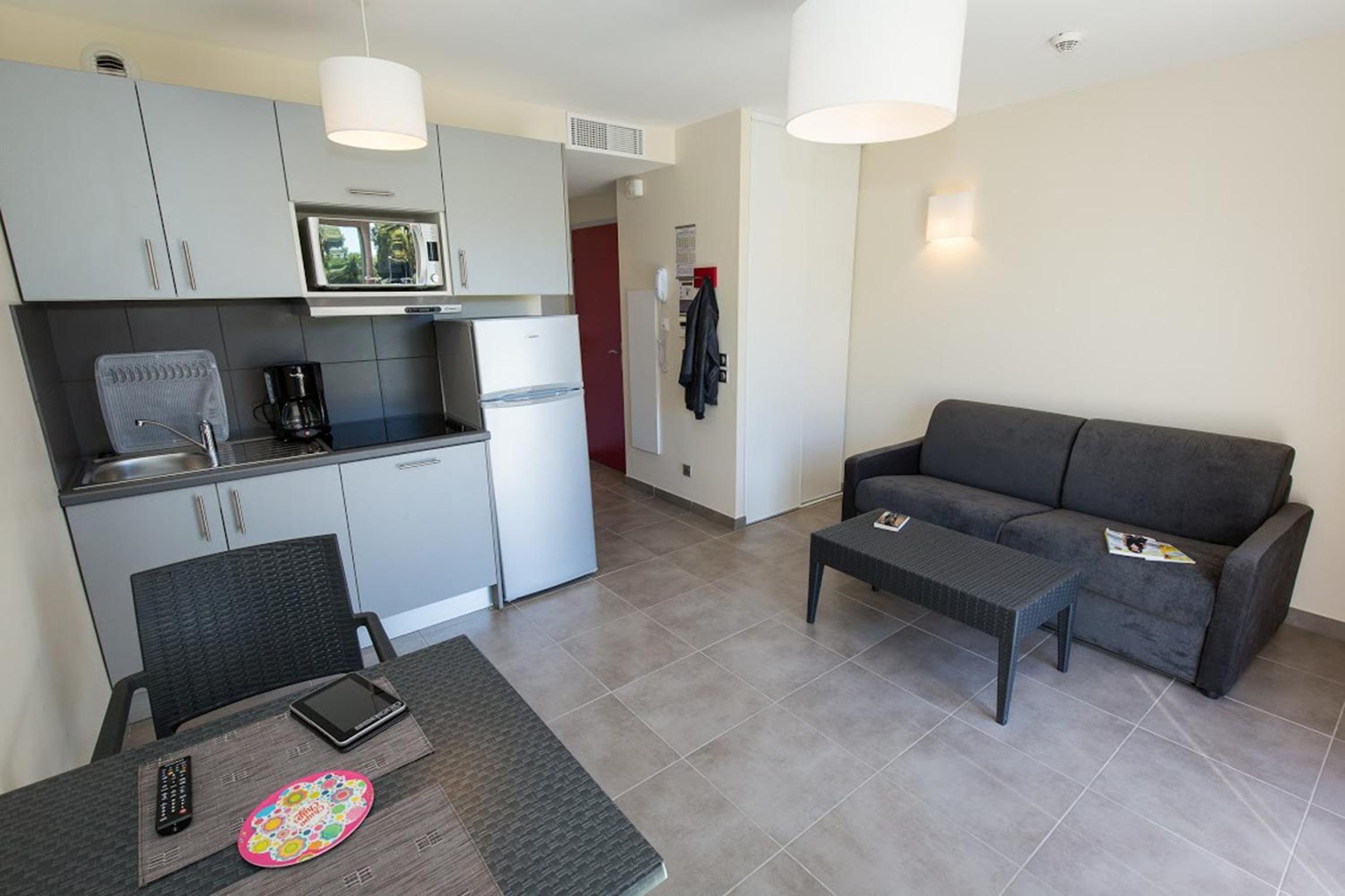 One-Bedroom Apartment (4 Adults) - Photo 5