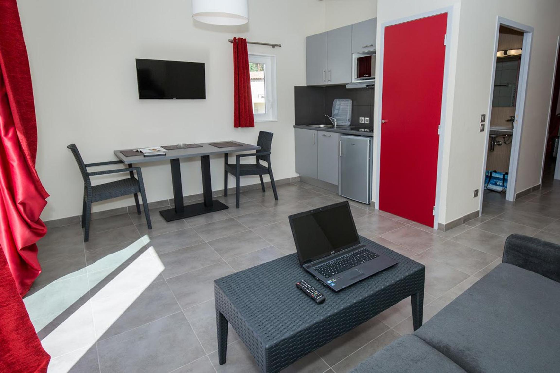 Studio (4 Adults)