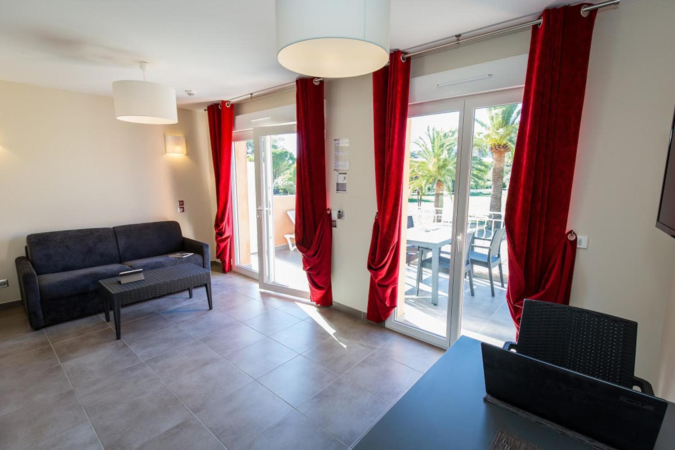 One-Bedroom Apartment (6 Adults)