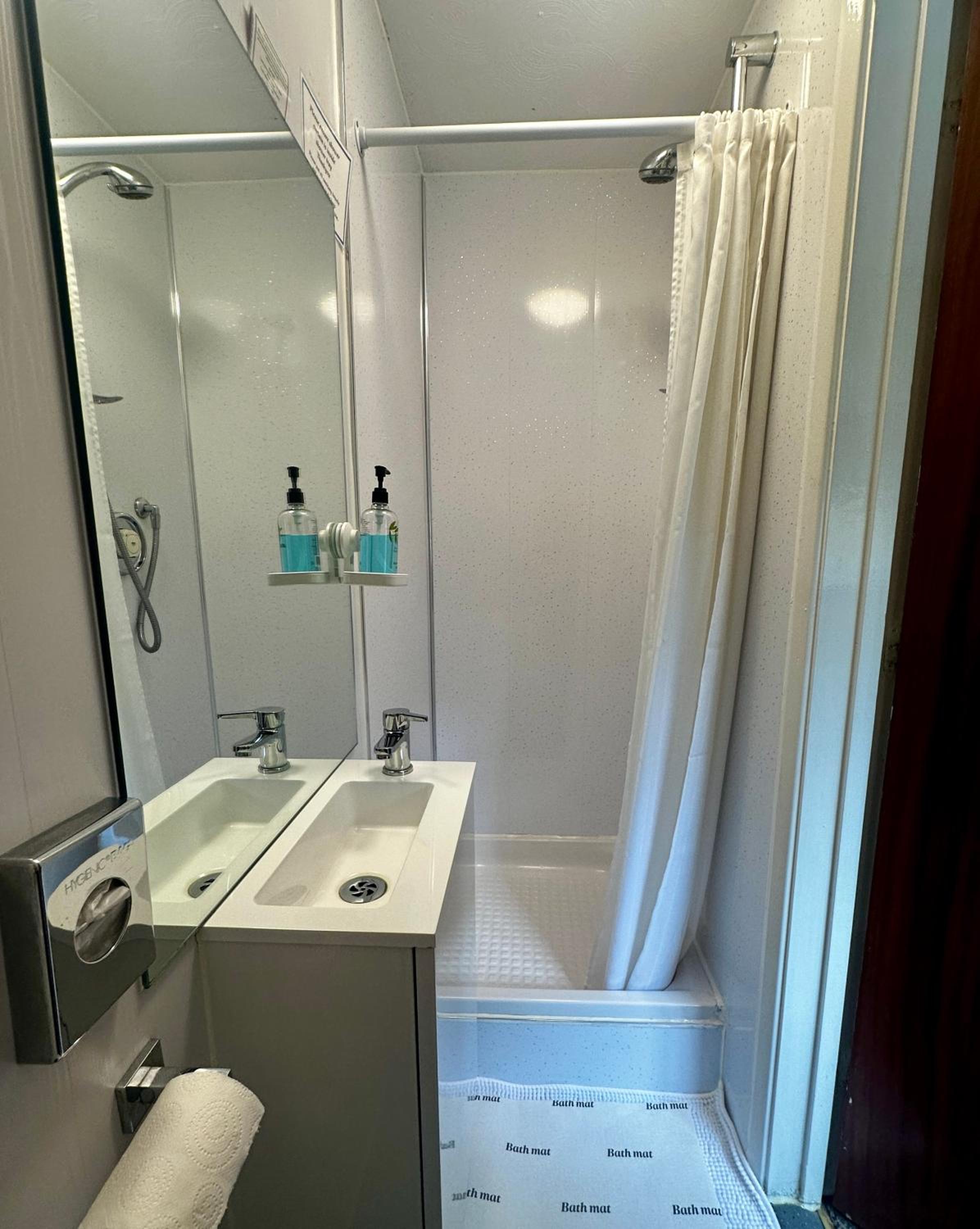 Double Room - Photo 8