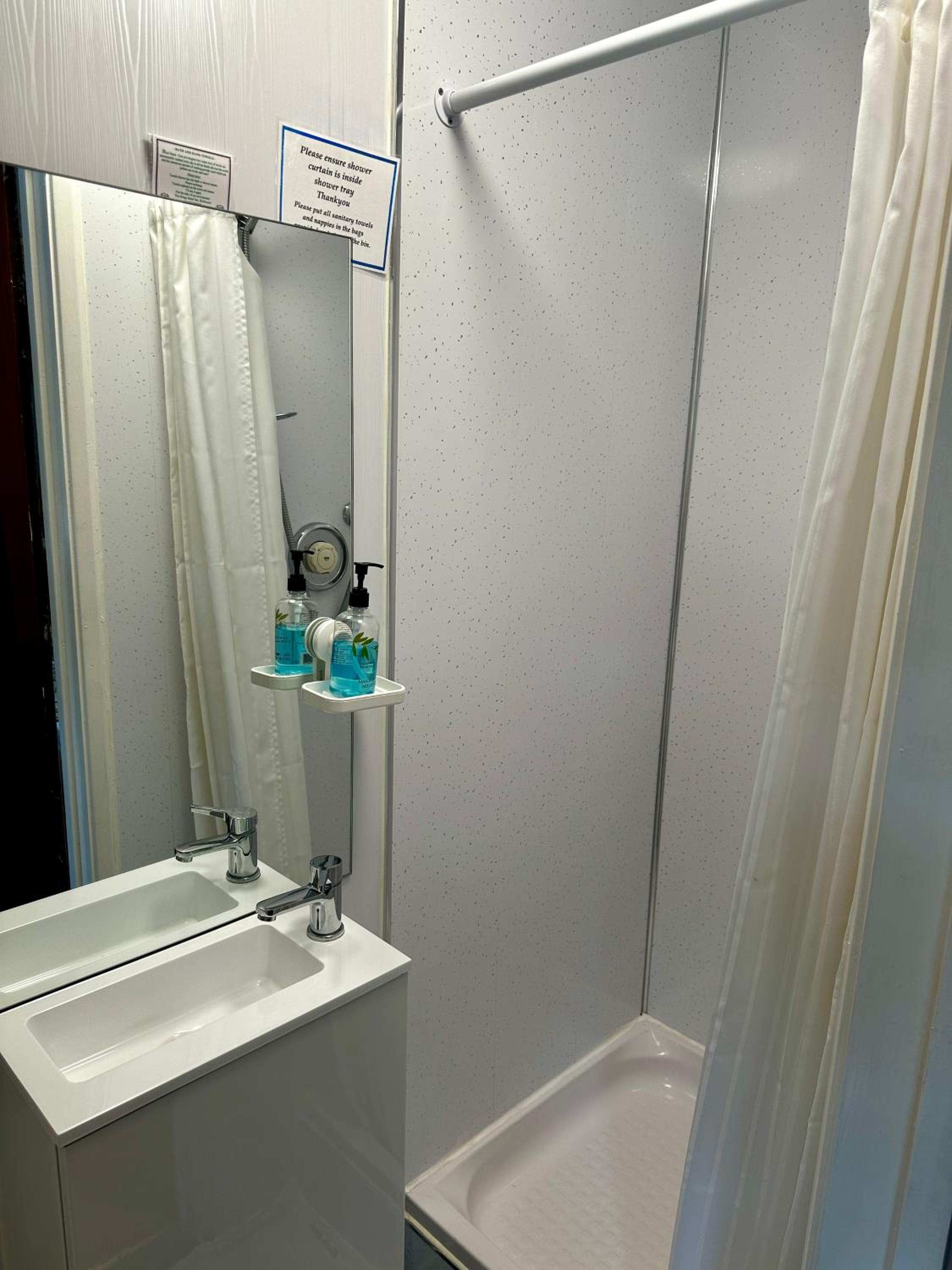 Double Room - Photo 10