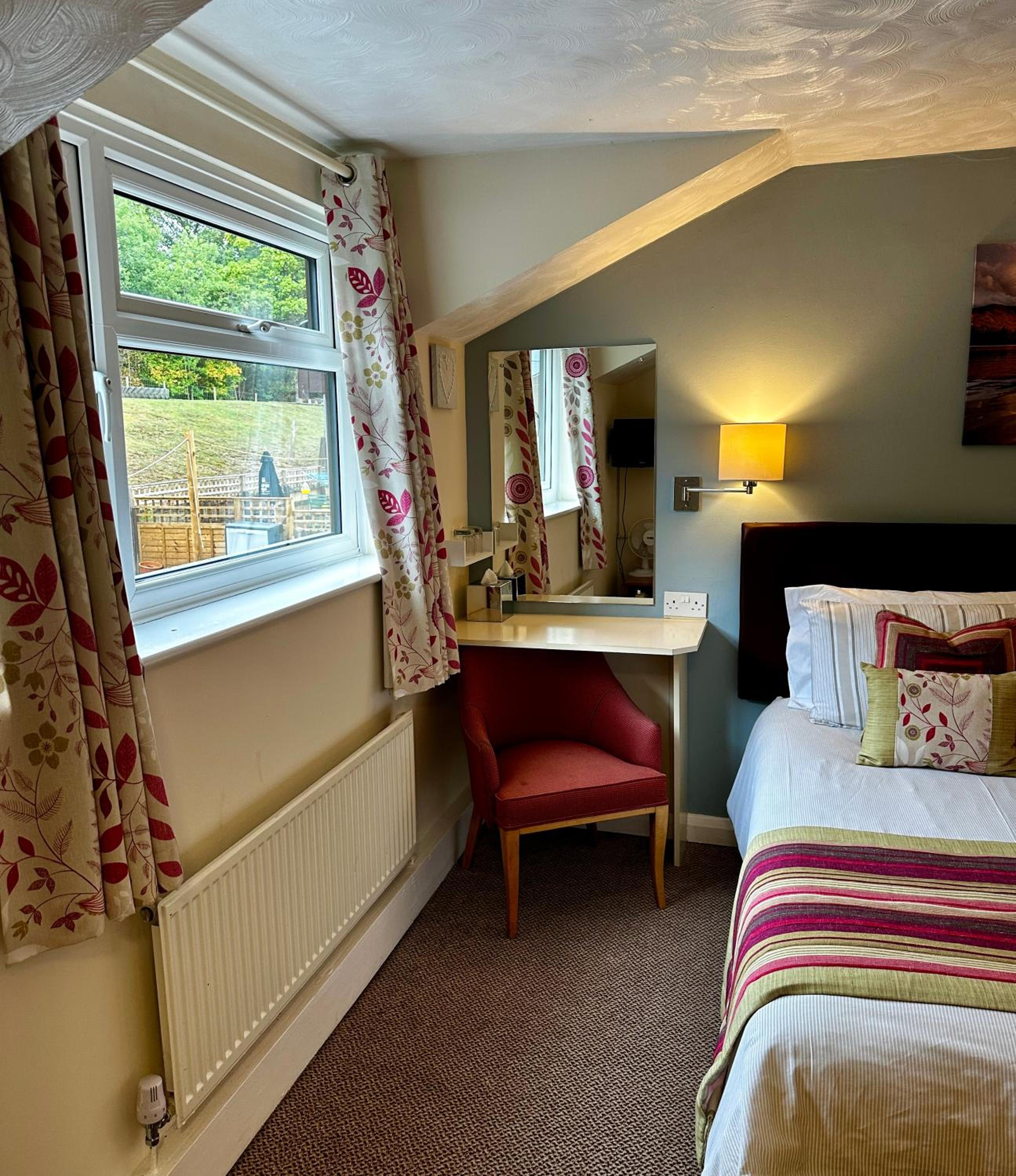 Standard Twin Room - Photo 20