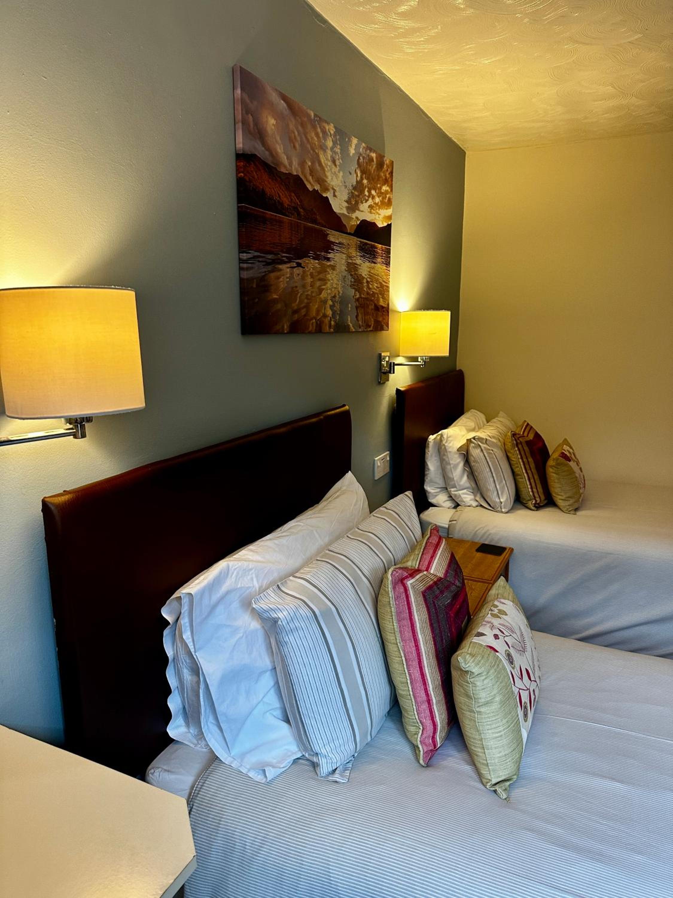 Standard Twin Room - Photo 1