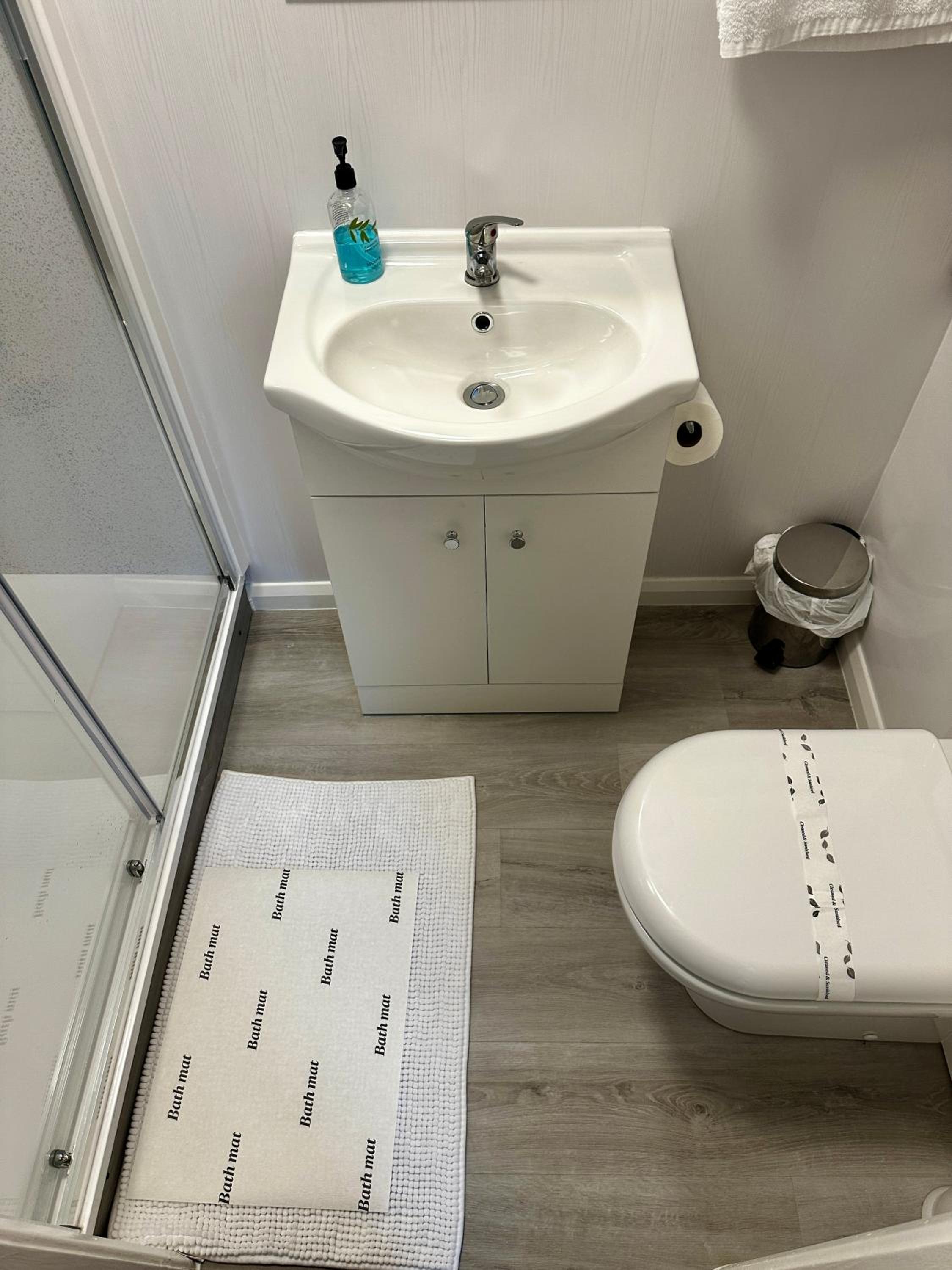 Standard Twin Room - Photo 3