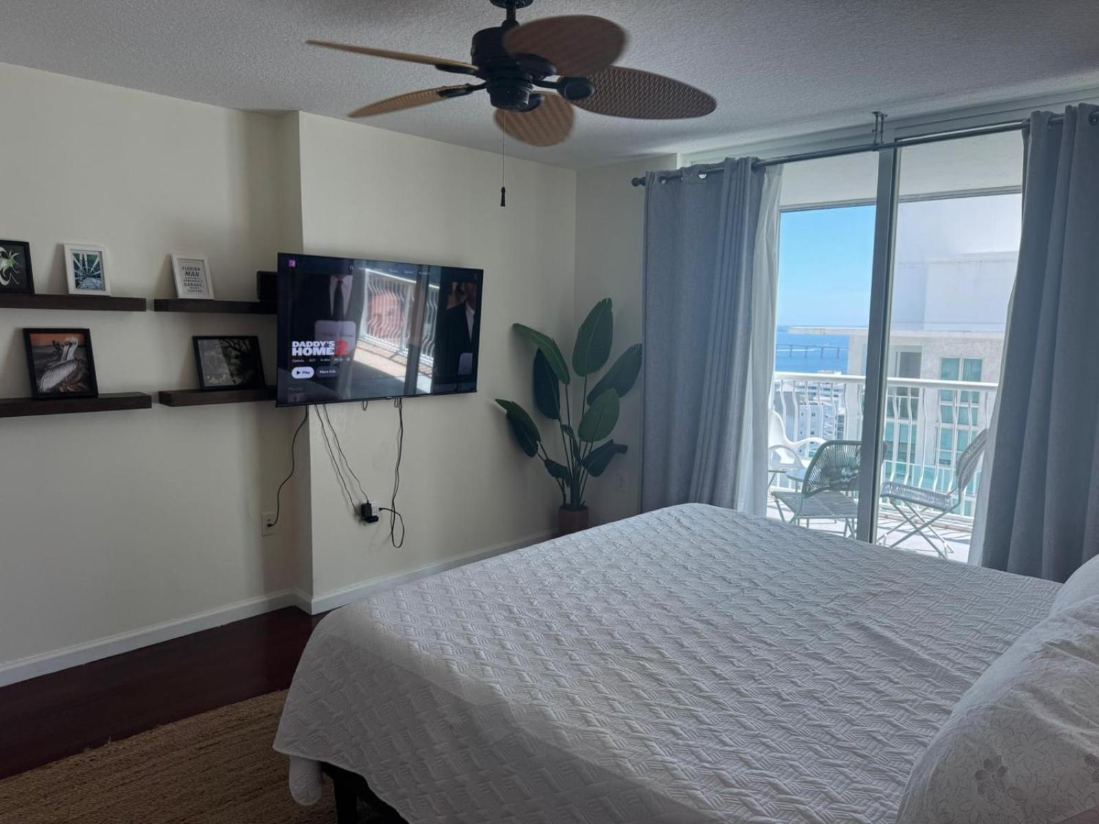 Apartment with Balcony photo 2
