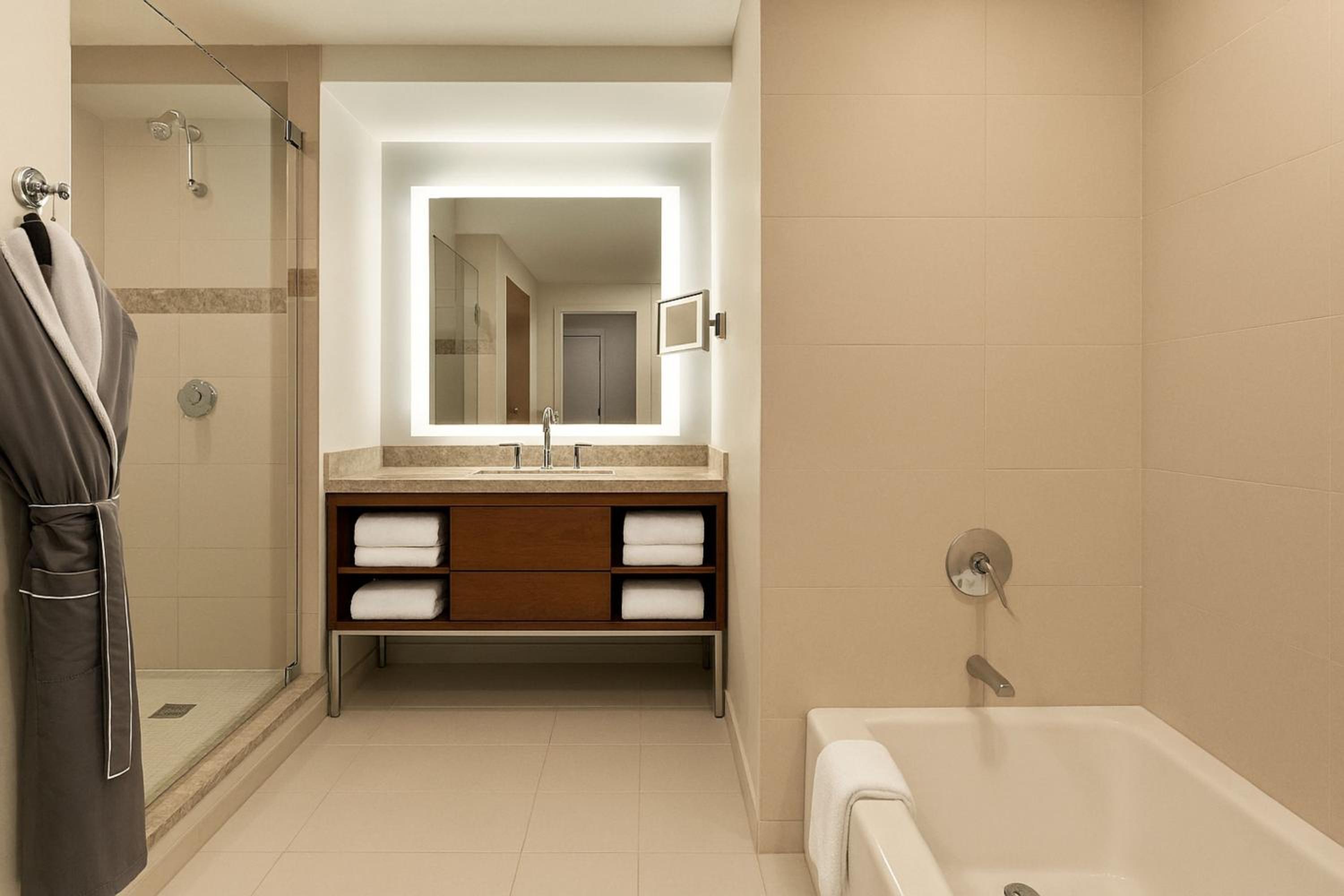 Junior King Suite