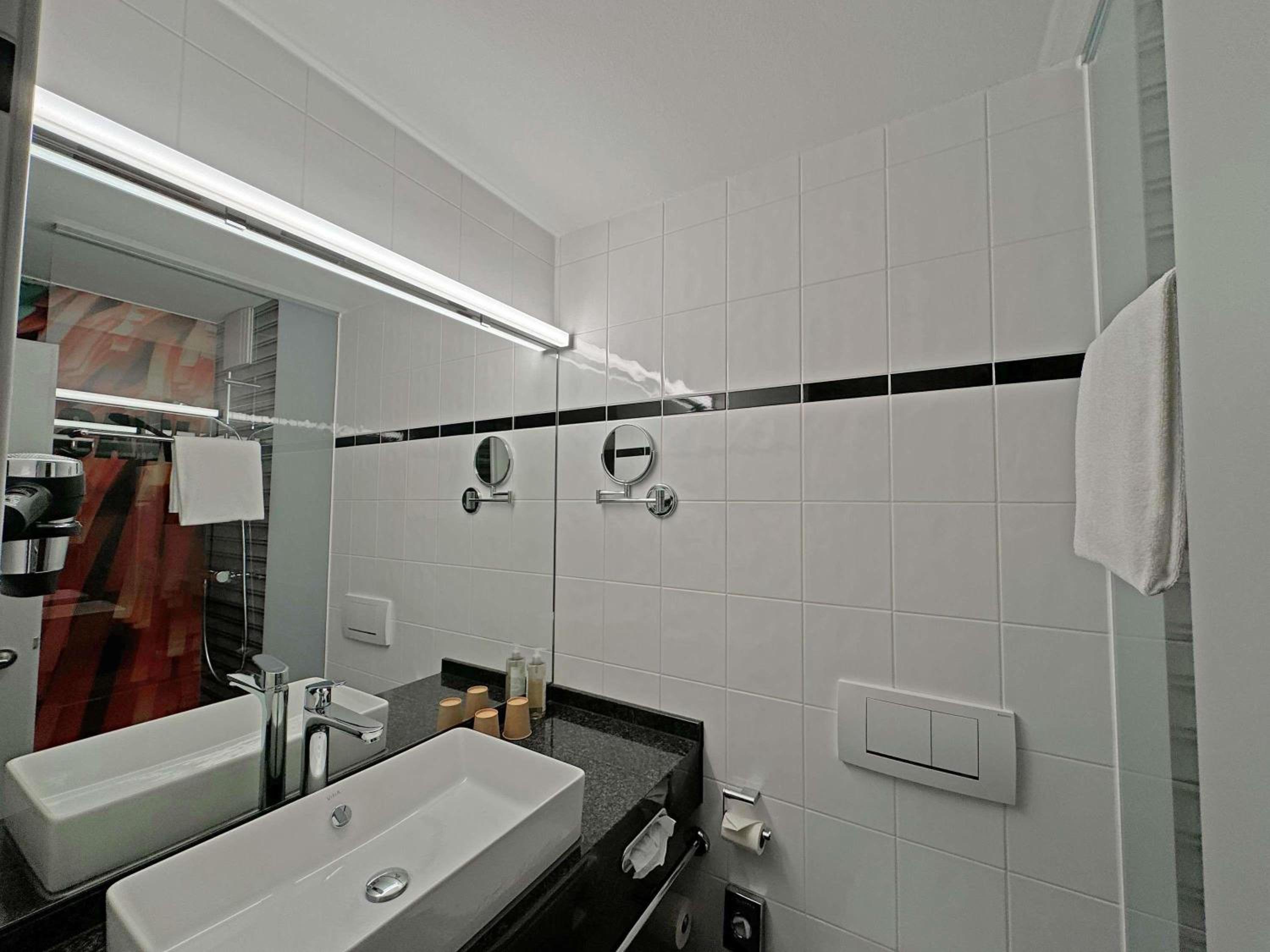 Standard Double Room - Photo 7
