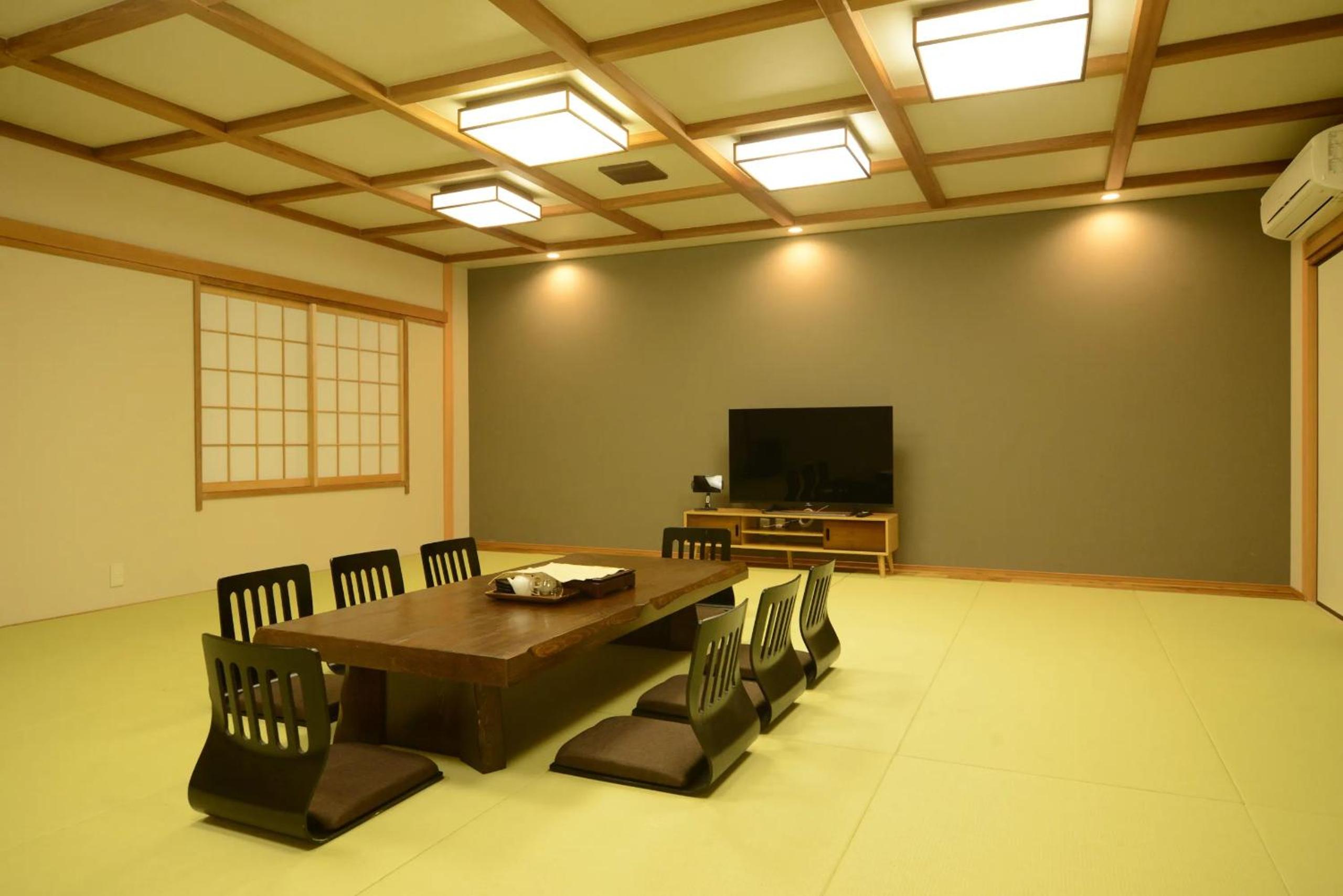 10-Bed Mixed Dormitory Room