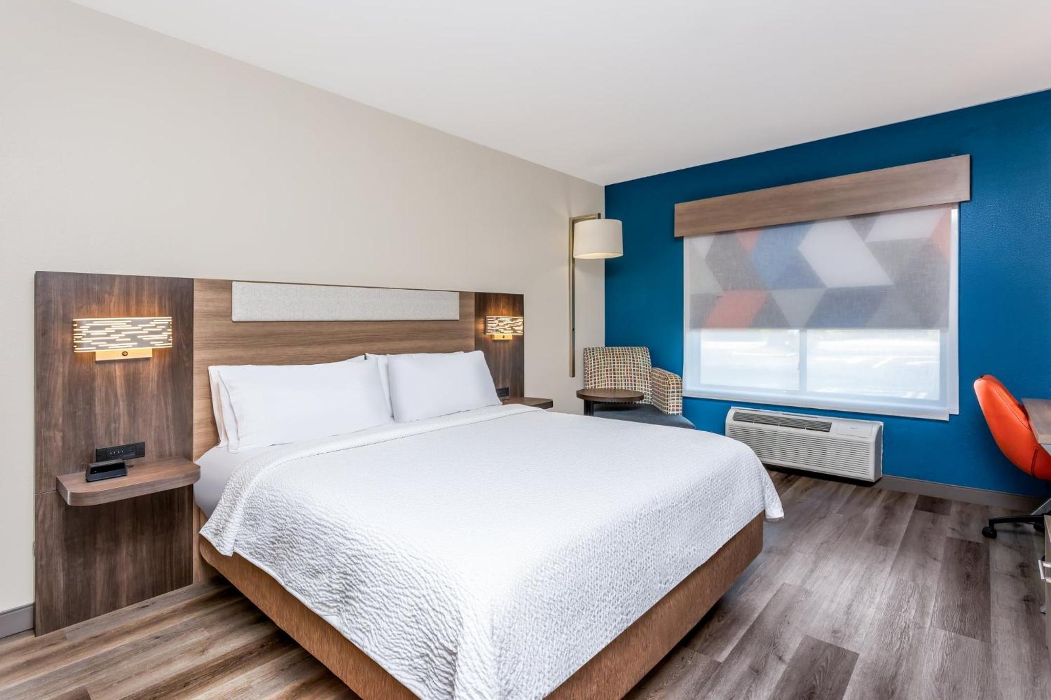 Standard King Room - Photo 2