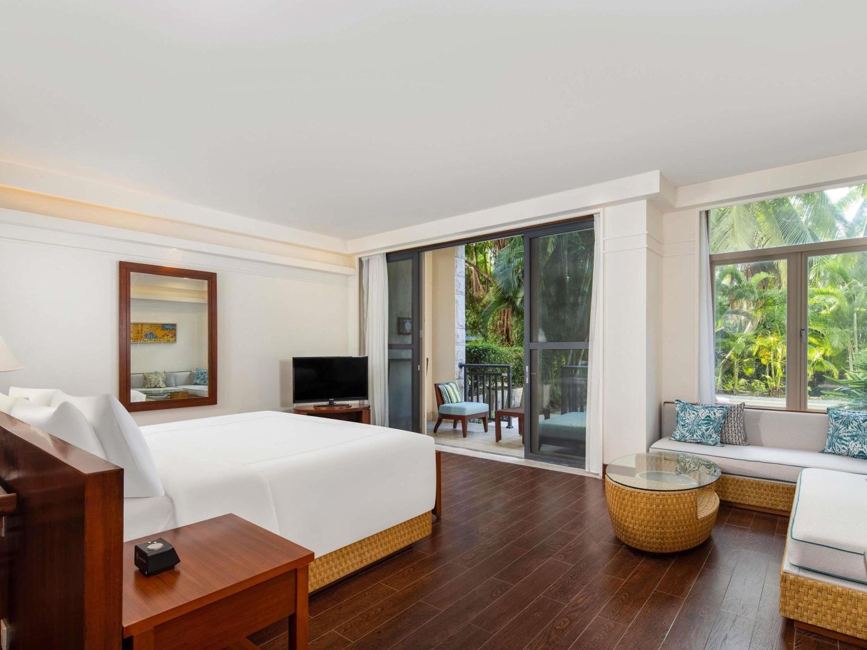 Swiss Signature King Room with Swimming Pool
