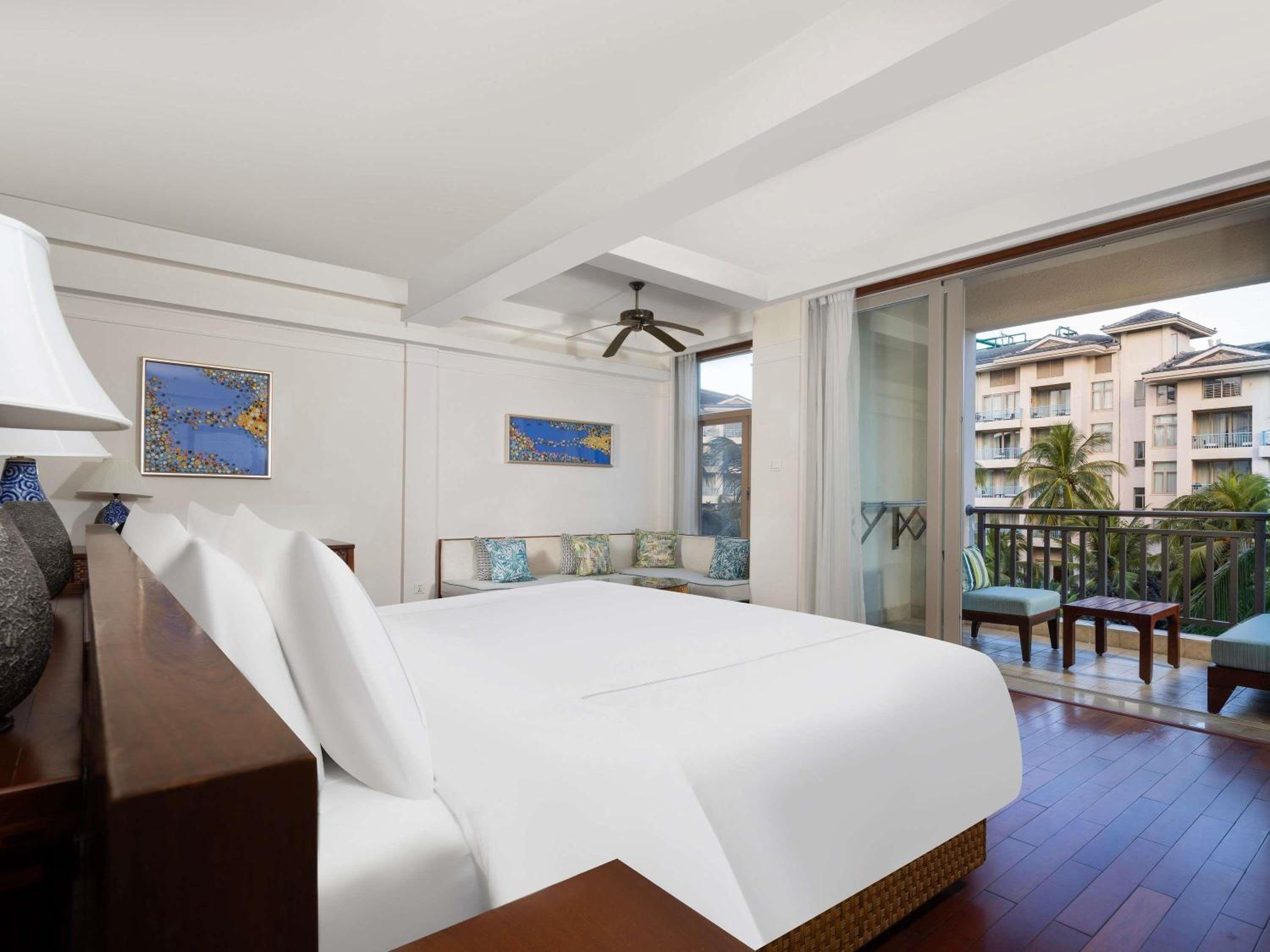 Swiss Select Room, 1 King Size Bed,Pool View