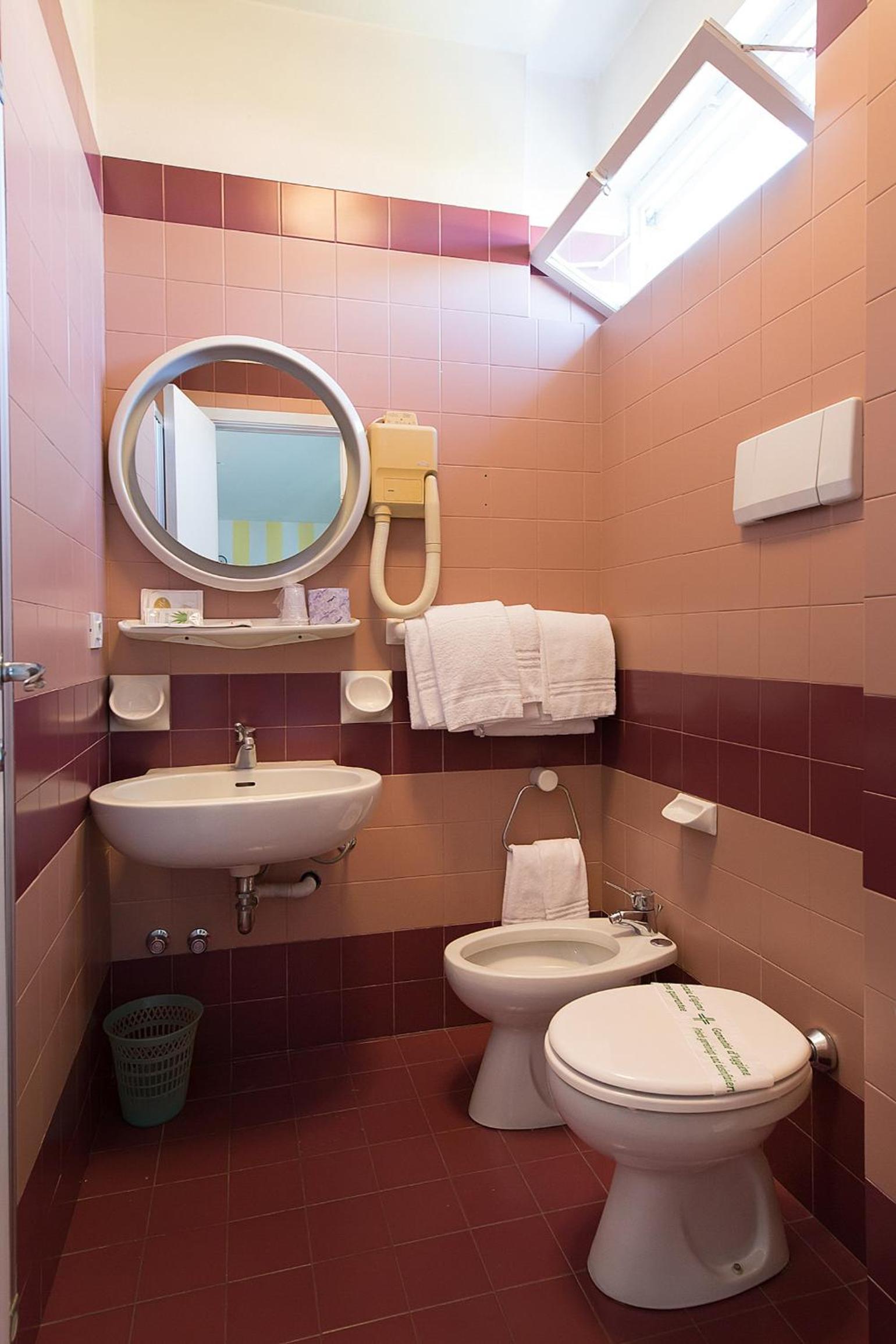 Comfort Double Room with Balcony - Photo 5