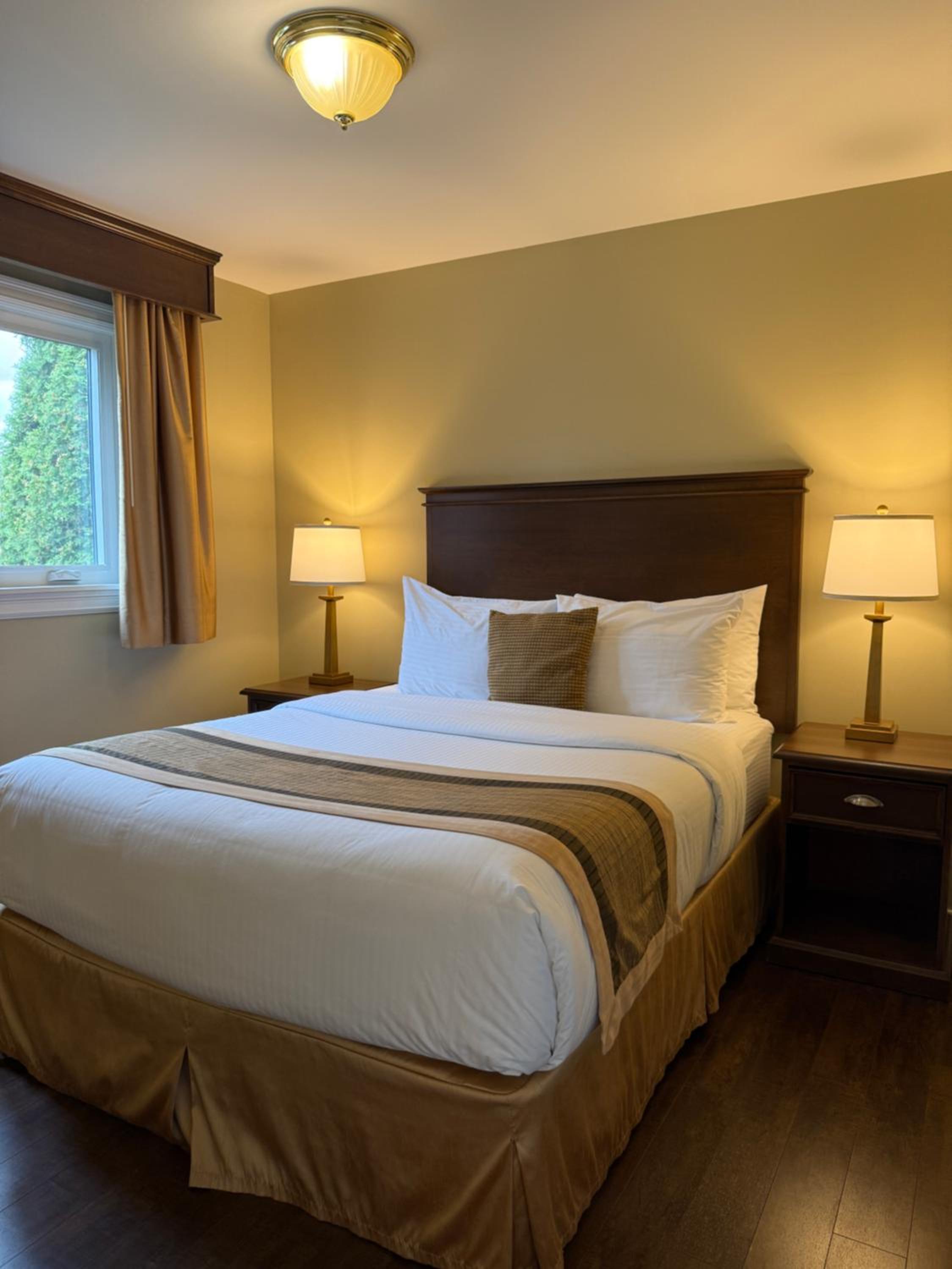 Deluxe Queen Room with Two Queen Beds photo 1